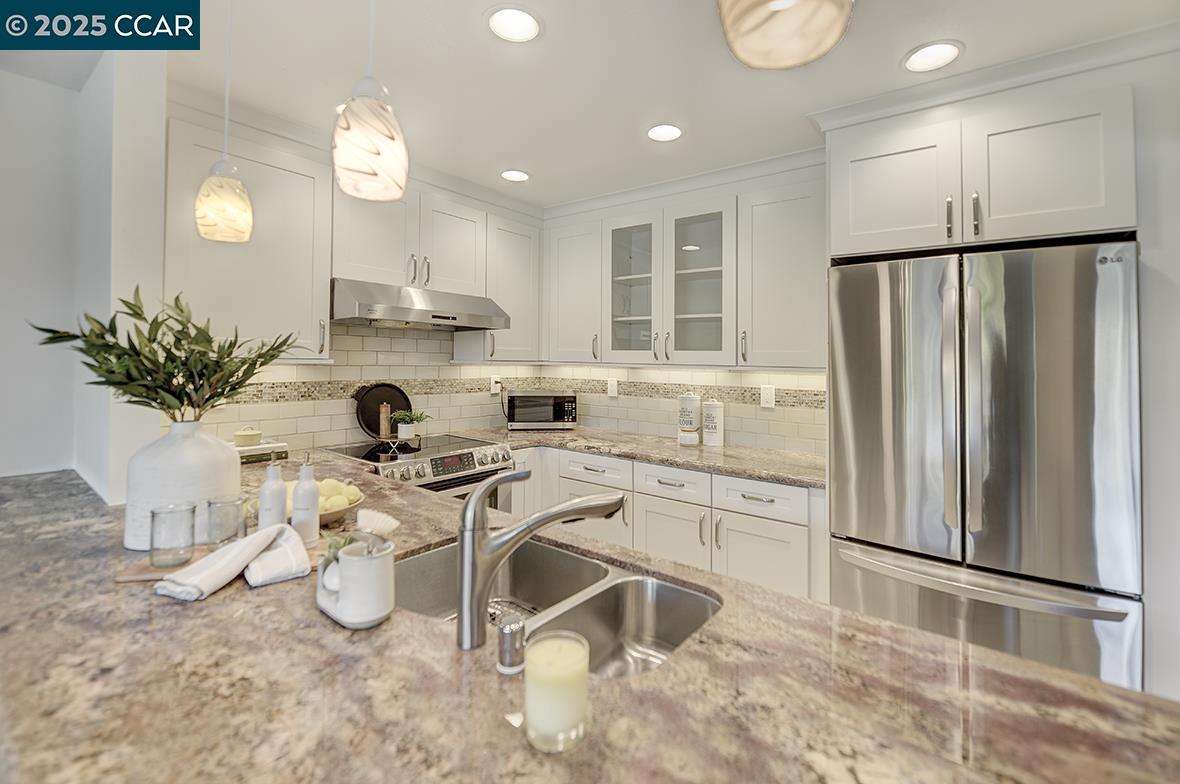 3136 Tice Creek Dr # 8, Walnut Creek, California 94595, 2 Bedrooms Bedrooms, 6 Rooms Rooms,2 BathroomsBathrooms,Residential,For Sale,3136 Tice Creek Dr # 8,41106241