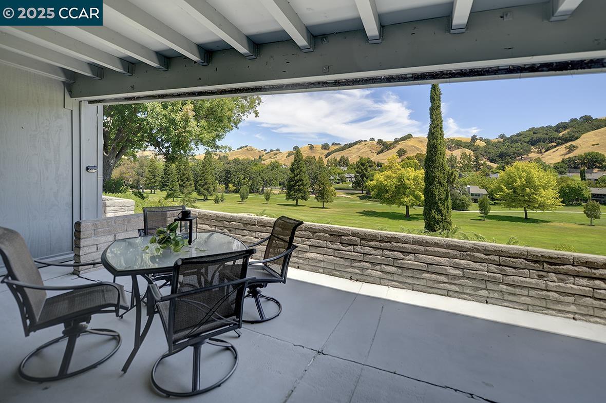 3136 Tice Creek Dr # 8, Walnut Creek, California 94595, 2 Bedrooms Bedrooms, 6 Rooms Rooms,2 BathroomsBathrooms,Residential,For Sale,3136 Tice Creek Dr # 8,41106241