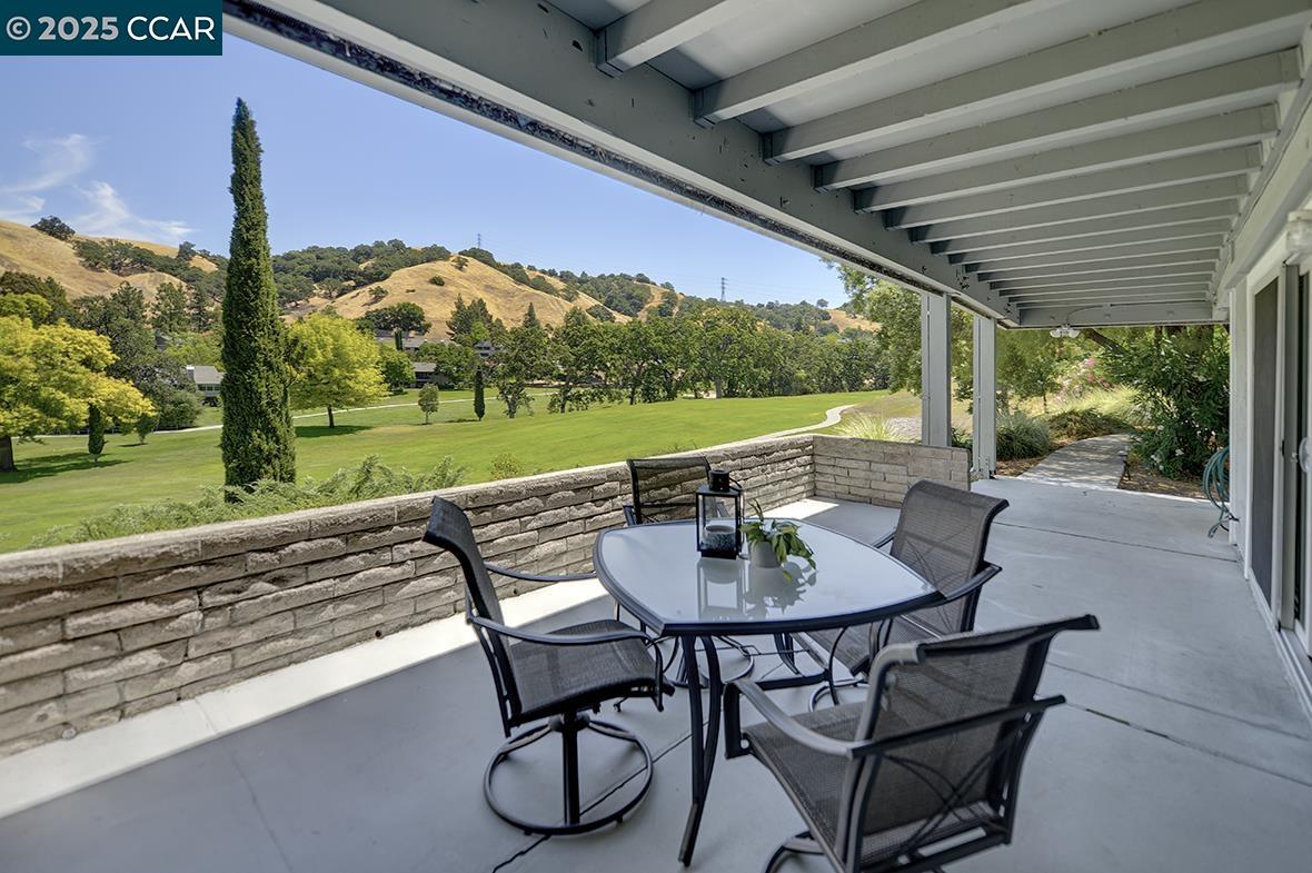 3136 Tice Creek Dr # 8, Walnut Creek, California 94595, 2 Bedrooms Bedrooms, 6 Rooms Rooms,2 BathroomsBathrooms,Residential,For Sale,3136 Tice Creek Dr # 8,41106241