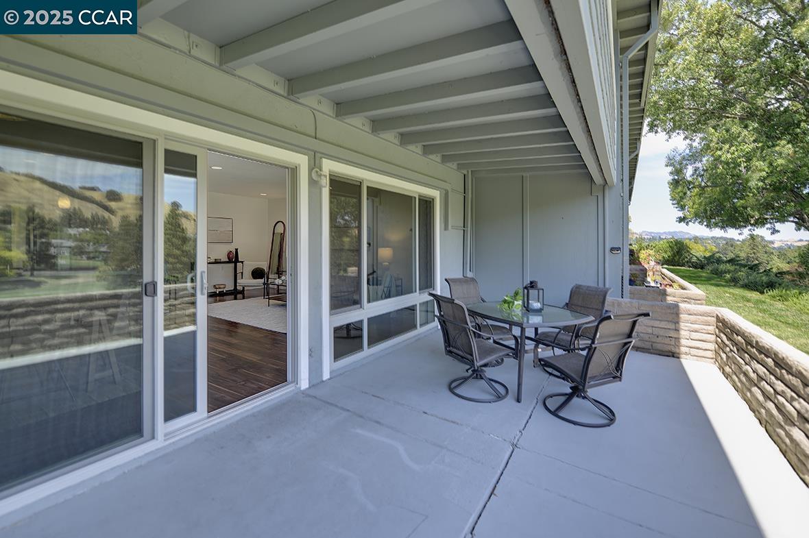 3136 Tice Creek Dr # 8, Walnut Creek, California 94595, 2 Bedrooms Bedrooms, 6 Rooms Rooms,2 BathroomsBathrooms,Residential,For Sale,3136 Tice Creek Dr # 8,41106241