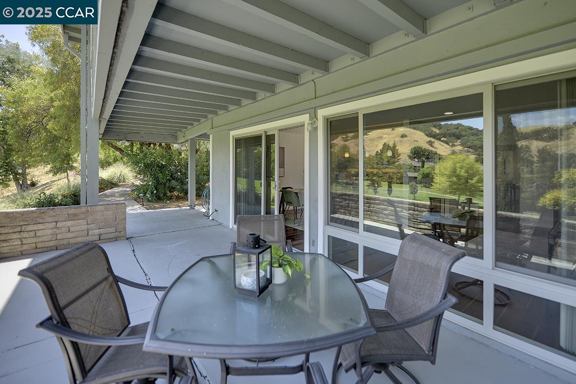 3136 Tice Creek Dr # 8, Walnut Creek, California 94595, 2 Bedrooms Bedrooms, 6 Rooms Rooms,2 BathroomsBathrooms,Residential,For Sale,3136 Tice Creek Dr # 8,41106241