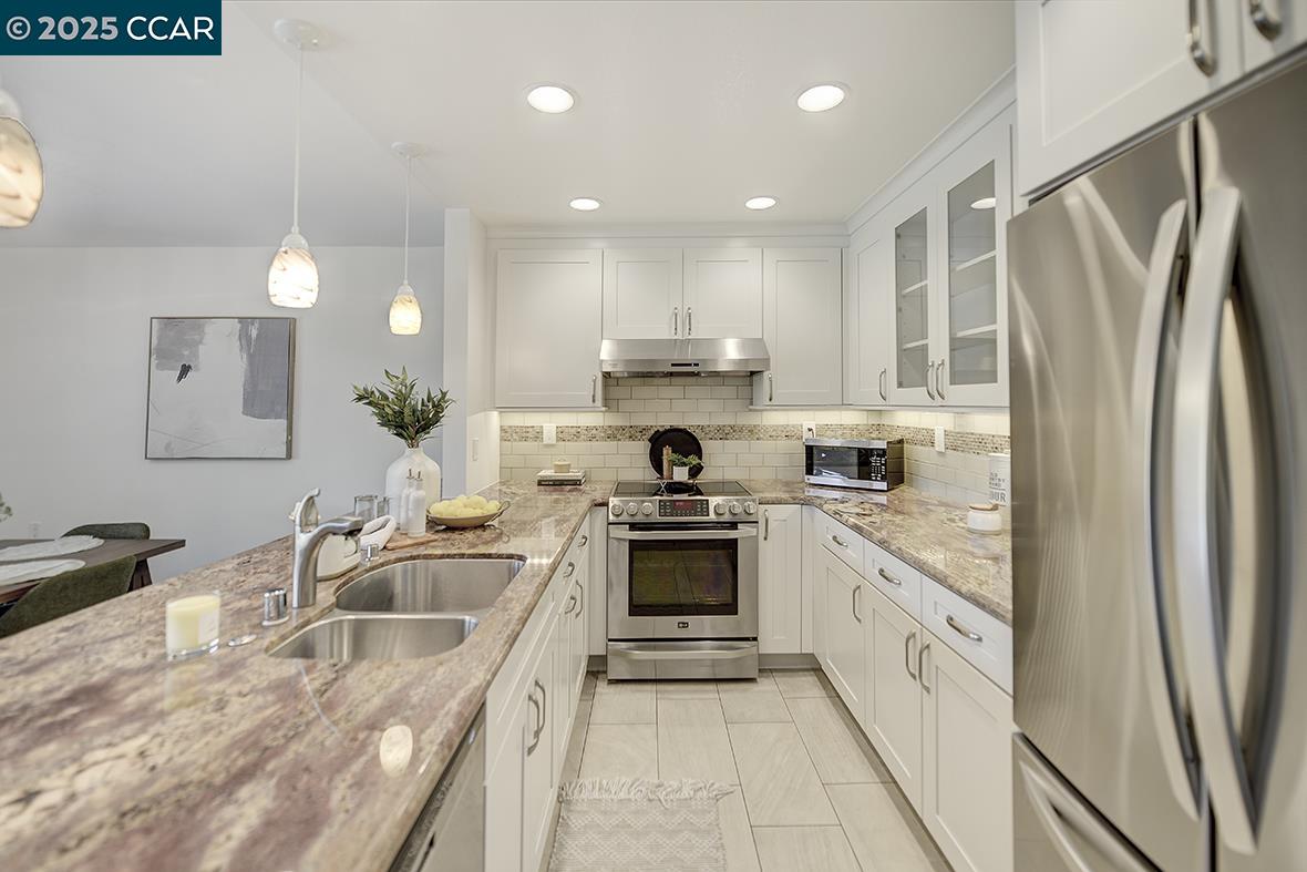 3136 Tice Creek Dr # 8, Walnut Creek, California 94595, 2 Bedrooms Bedrooms, 6 Rooms Rooms,2 BathroomsBathrooms,Residential,For Sale,3136 Tice Creek Dr # 8,41106241