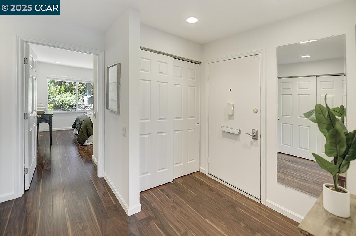 3136 Tice Creek Dr # 8, Walnut Creek, California 94595, 2 Bedrooms Bedrooms, 6 Rooms Rooms,2 BathroomsBathrooms,Residential,For Sale,3136 Tice Creek Dr # 8,41106241
