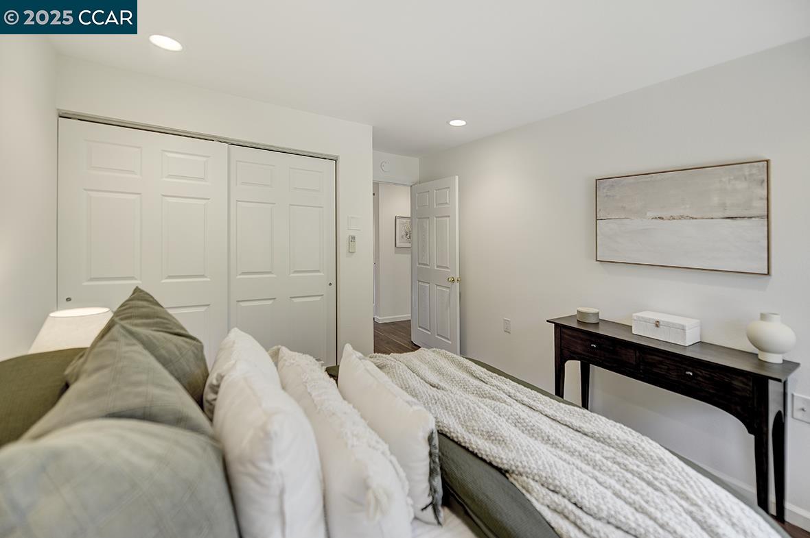 3136 Tice Creek Dr # 8, Walnut Creek, California 94595, 2 Bedrooms Bedrooms, 6 Rooms Rooms,2 BathroomsBathrooms,Residential,For Sale,3136 Tice Creek Dr # 8,41106241