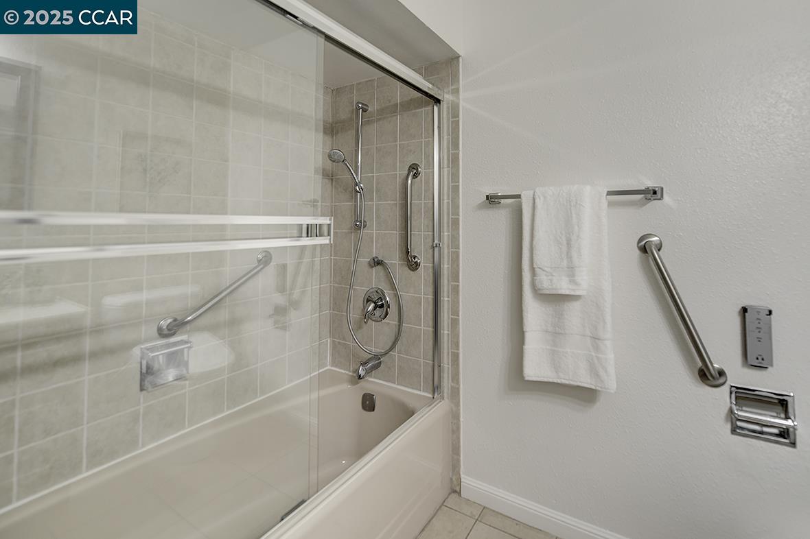 3136 Tice Creek Dr # 8, Walnut Creek, California 94595, 2 Bedrooms Bedrooms, 6 Rooms Rooms,2 BathroomsBathrooms,Residential,For Sale,3136 Tice Creek Dr # 8,41106241