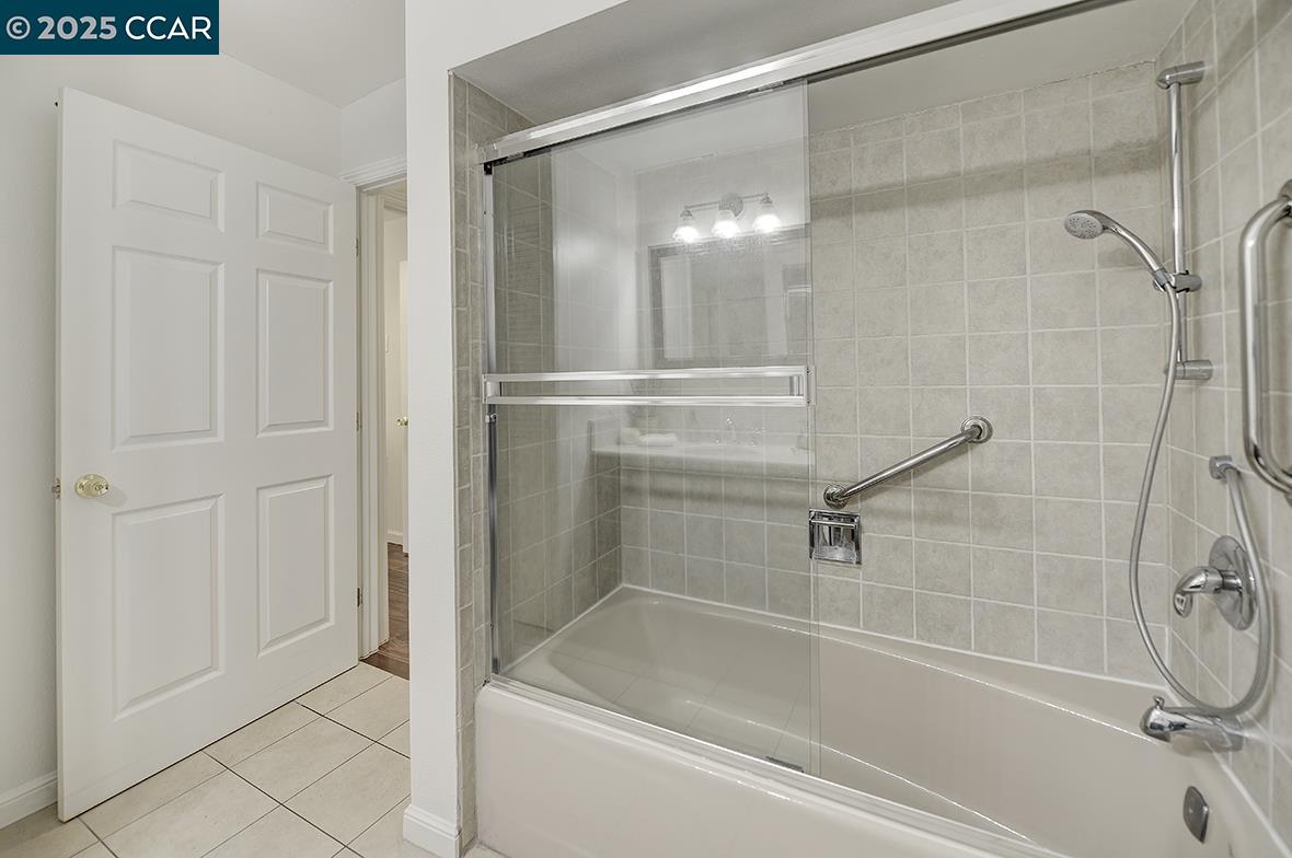 3136 Tice Creek Dr # 8, Walnut Creek, California 94595, 2 Bedrooms Bedrooms, 6 Rooms Rooms,2 BathroomsBathrooms,Residential,For Sale,3136 Tice Creek Dr # 8,41106241