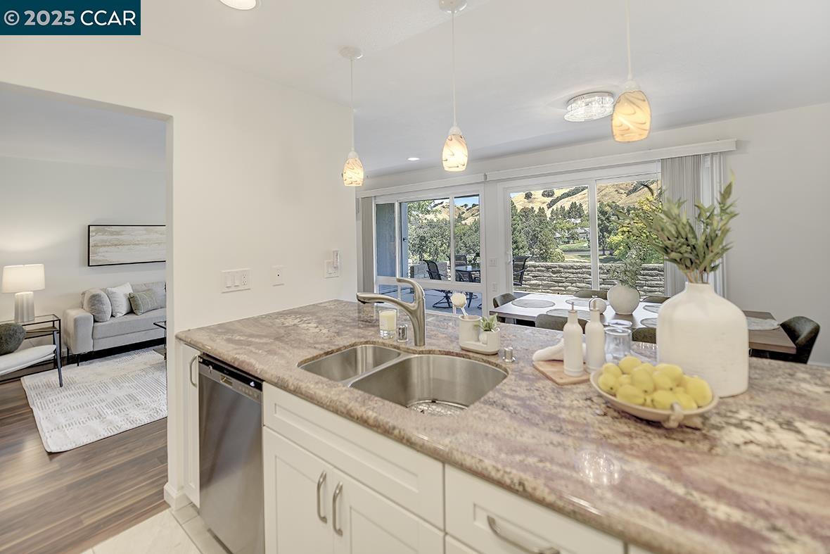3136 Tice Creek Dr # 8, Walnut Creek, California 94595, 2 Bedrooms Bedrooms, 6 Rooms Rooms,2 BathroomsBathrooms,Residential,For Sale,3136 Tice Creek Dr # 8,41106241