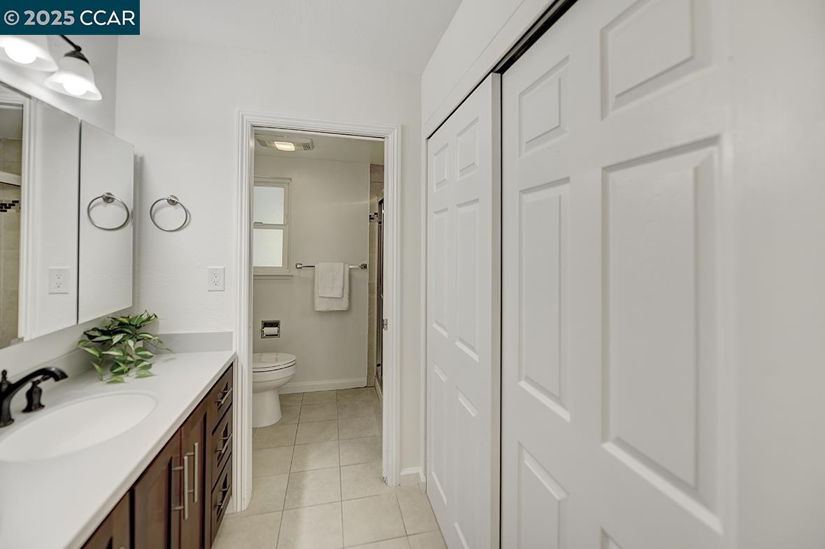 3136 Tice Creek Dr # 8, Walnut Creek, California 94595, 2 Bedrooms Bedrooms, 6 Rooms Rooms,2 BathroomsBathrooms,Residential,For Sale,3136 Tice Creek Dr # 8,41106241