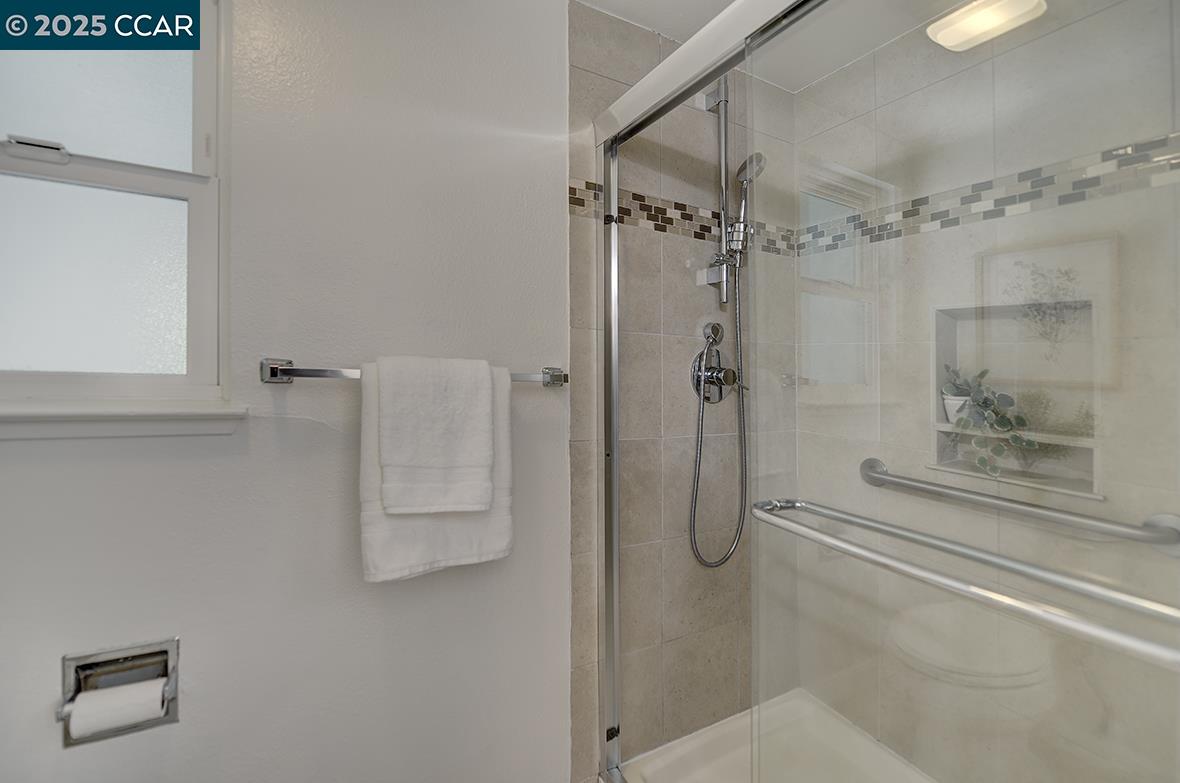 3136 Tice Creek Dr # 8, Walnut Creek, California 94595, 2 Bedrooms Bedrooms, 6 Rooms Rooms,2 BathroomsBathrooms,Residential,For Sale,3136 Tice Creek Dr # 8,41106241