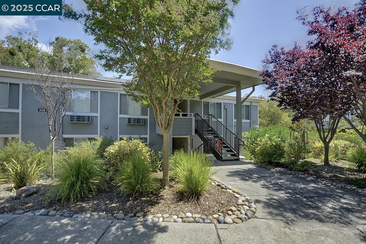 3136 Tice Creek Dr # 8, Walnut Creek, California 94595, 2 Bedrooms Bedrooms, 6 Rooms Rooms,2 BathroomsBathrooms,Residential,For Sale,3136 Tice Creek Dr # 8,41106241
