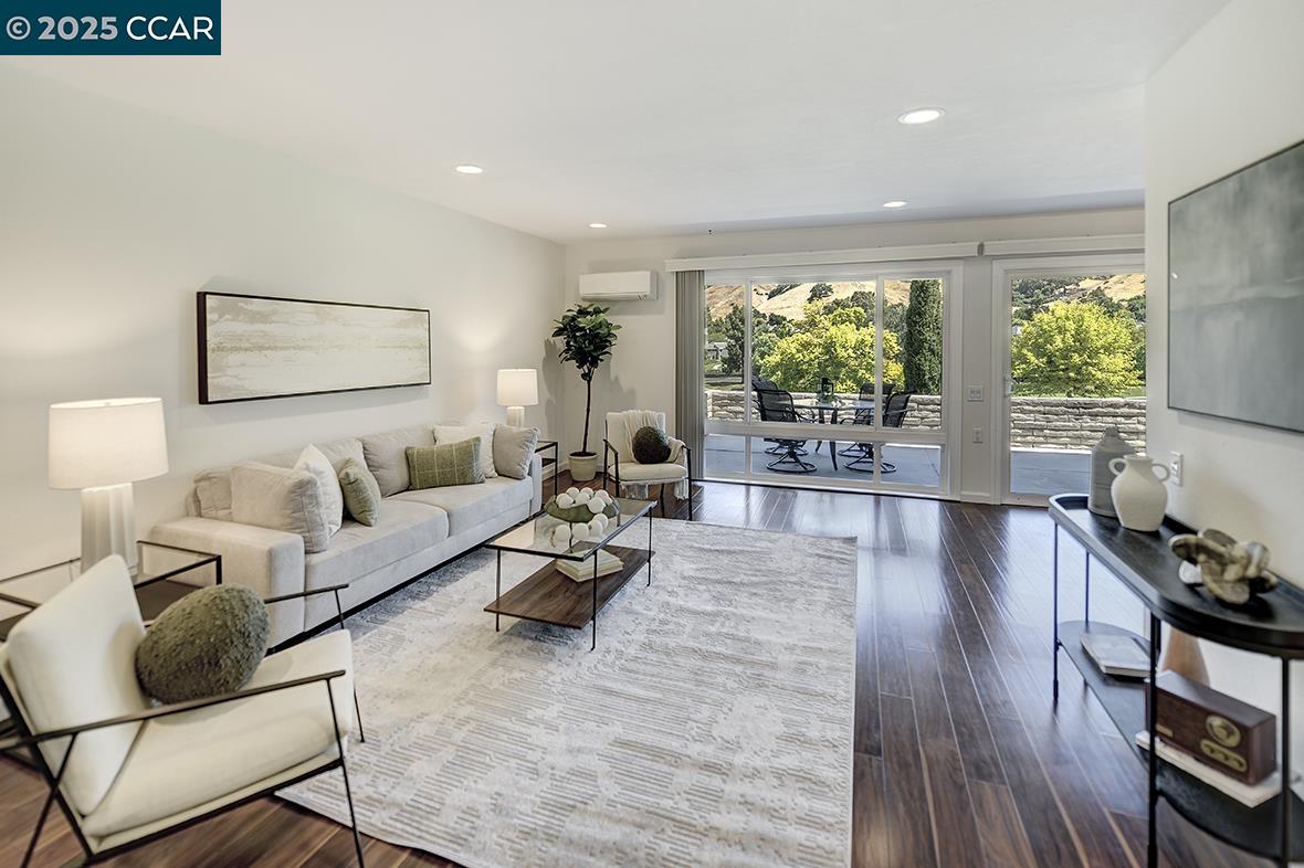 3136 Tice Creek Dr # 8, Walnut Creek, California 94595, 2 Bedrooms Bedrooms, 6 Rooms Rooms,2 BathroomsBathrooms,Residential,For Sale,3136 Tice Creek Dr # 8,41106241