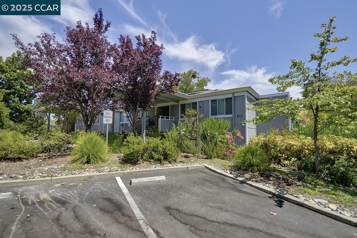 3136 Tice Creek Dr # 8, Walnut Creek, California 94595, 2 Bedrooms Bedrooms, 6 Rooms Rooms,2 BathroomsBathrooms,Residential,For Sale,3136 Tice Creek Dr # 8,41106241
