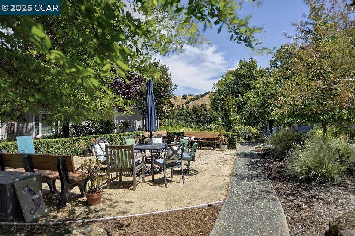 3136 Tice Creek Dr # 8, Walnut Creek, California 94595, 2 Bedrooms Bedrooms, 6 Rooms Rooms,2 BathroomsBathrooms,Residential,For Sale,3136 Tice Creek Dr # 8,41106241