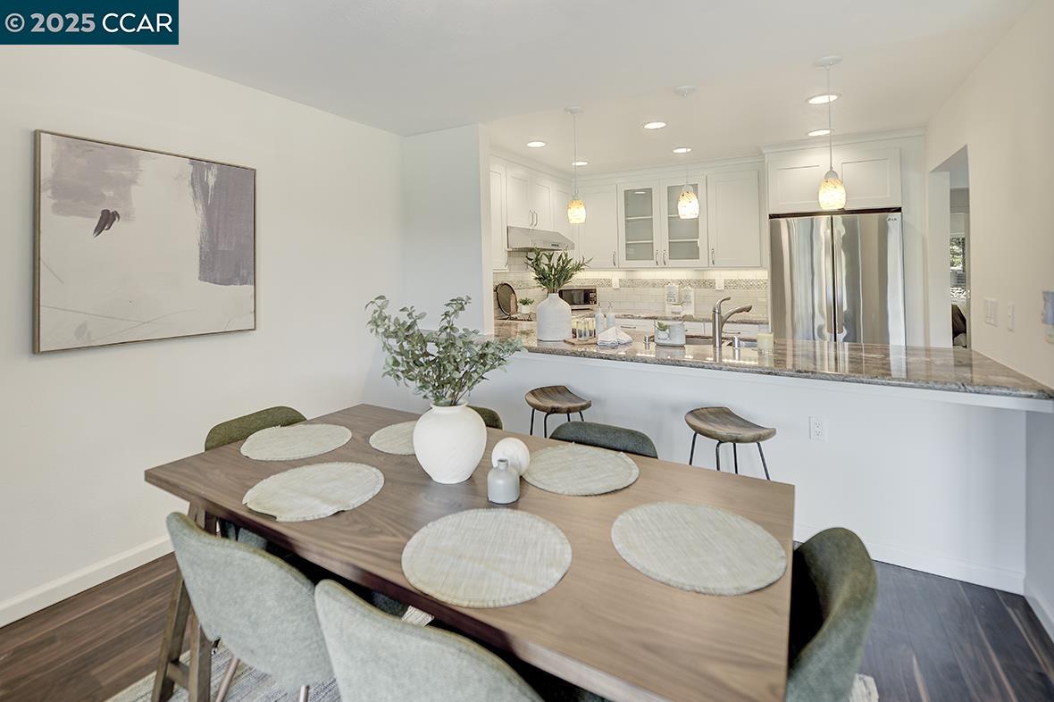 3136 Tice Creek Dr # 8, Walnut Creek, California 94595, 2 Bedrooms Bedrooms, 6 Rooms Rooms,2 BathroomsBathrooms,Residential,For Sale,3136 Tice Creek Dr # 8,41106241