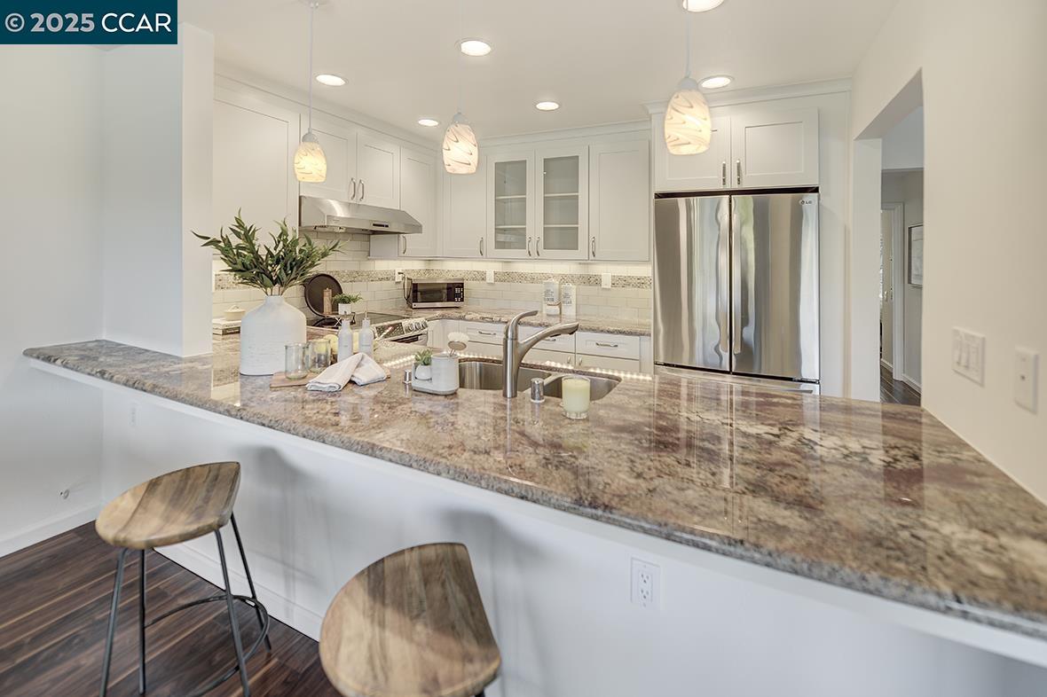 3136 Tice Creek Dr # 8, Walnut Creek, California 94595, 2 Bedrooms Bedrooms, 6 Rooms Rooms,2 BathroomsBathrooms,Residential,For Sale,3136 Tice Creek Dr # 8,41106241