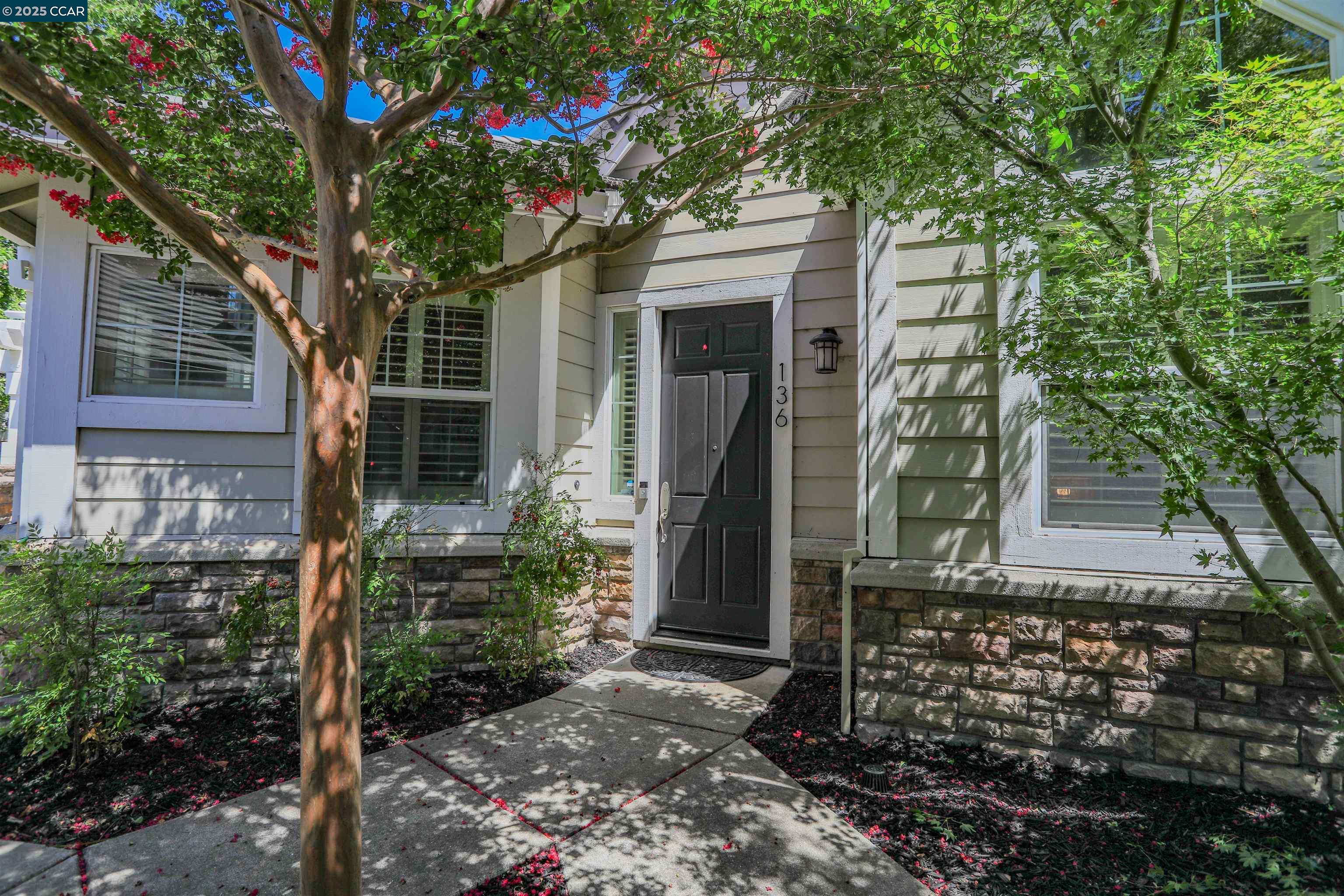 136 Sugarloaf Ct, Alamo, California 94507, 3 Bedrooms Bedrooms, 7 Rooms Rooms,2 BathroomsBathrooms,Residential,For Sale,136 Sugarloaf Ct,41106244