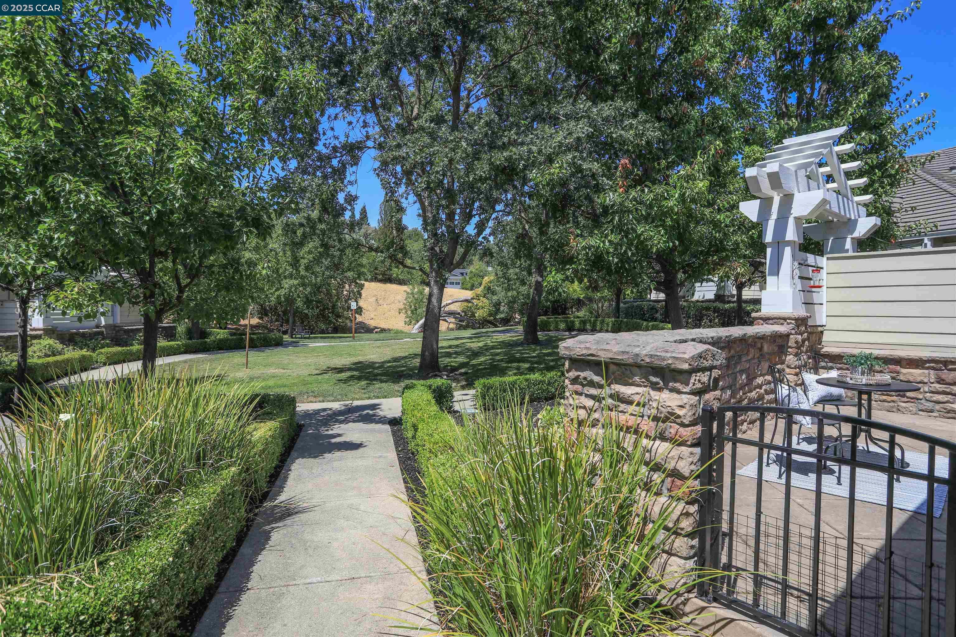136 Sugarloaf Ct, Alamo, California 94507, 3 Bedrooms Bedrooms, 7 Rooms Rooms,2 BathroomsBathrooms,Residential,For Sale,136 Sugarloaf Ct,41106244