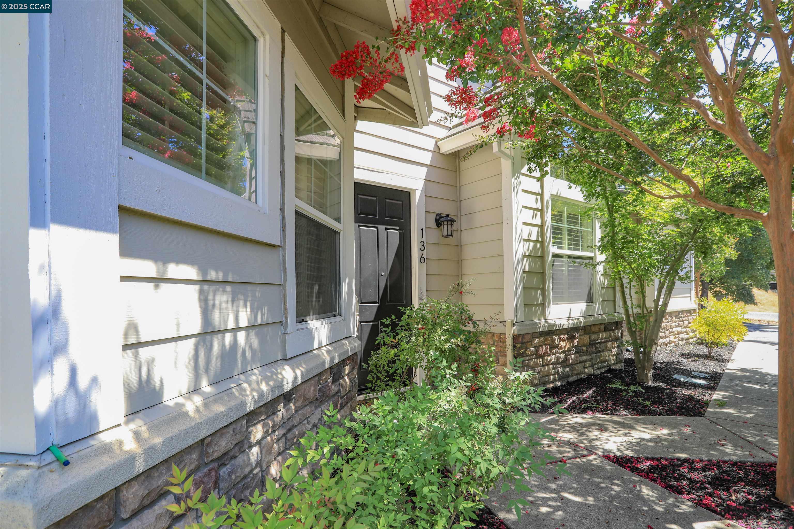 136 Sugarloaf Ct, Alamo, California 94507, 3 Bedrooms Bedrooms, 7 Rooms Rooms,2 BathroomsBathrooms,Residential,For Sale,136 Sugarloaf Ct,41106244