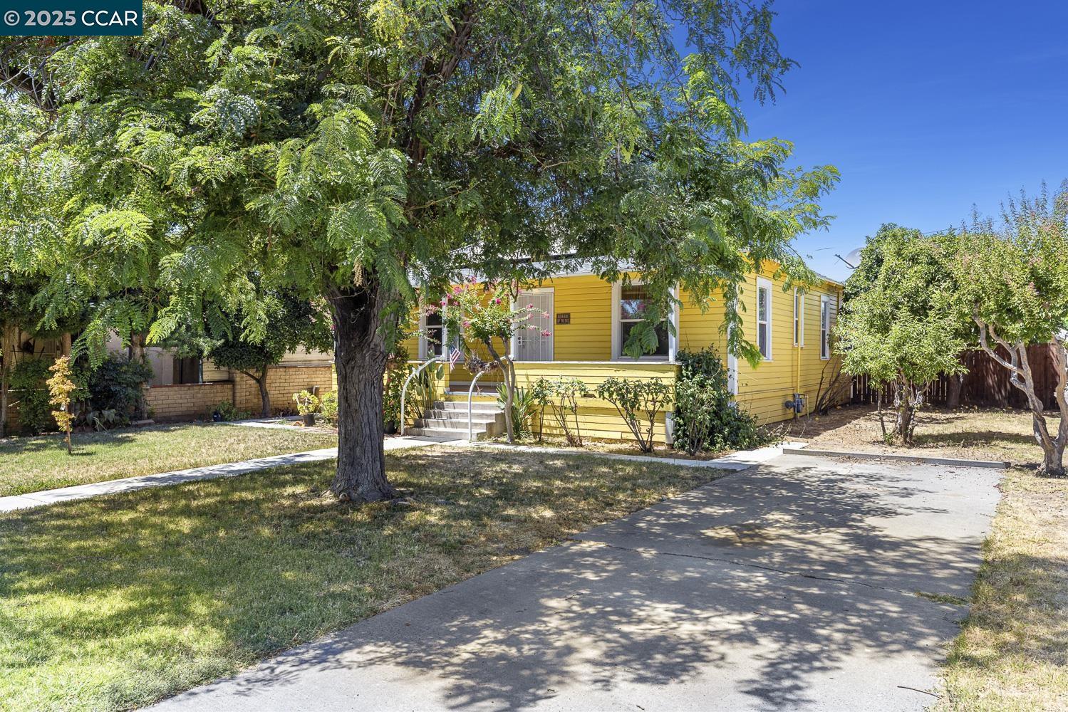 935 E Yosemite Ave, Madera, California 93638, 2 Bedrooms Bedrooms, 7 Rooms Rooms,1 BathroomBathrooms,Residential,For Sale,935 E Yosemite Ave,41106248