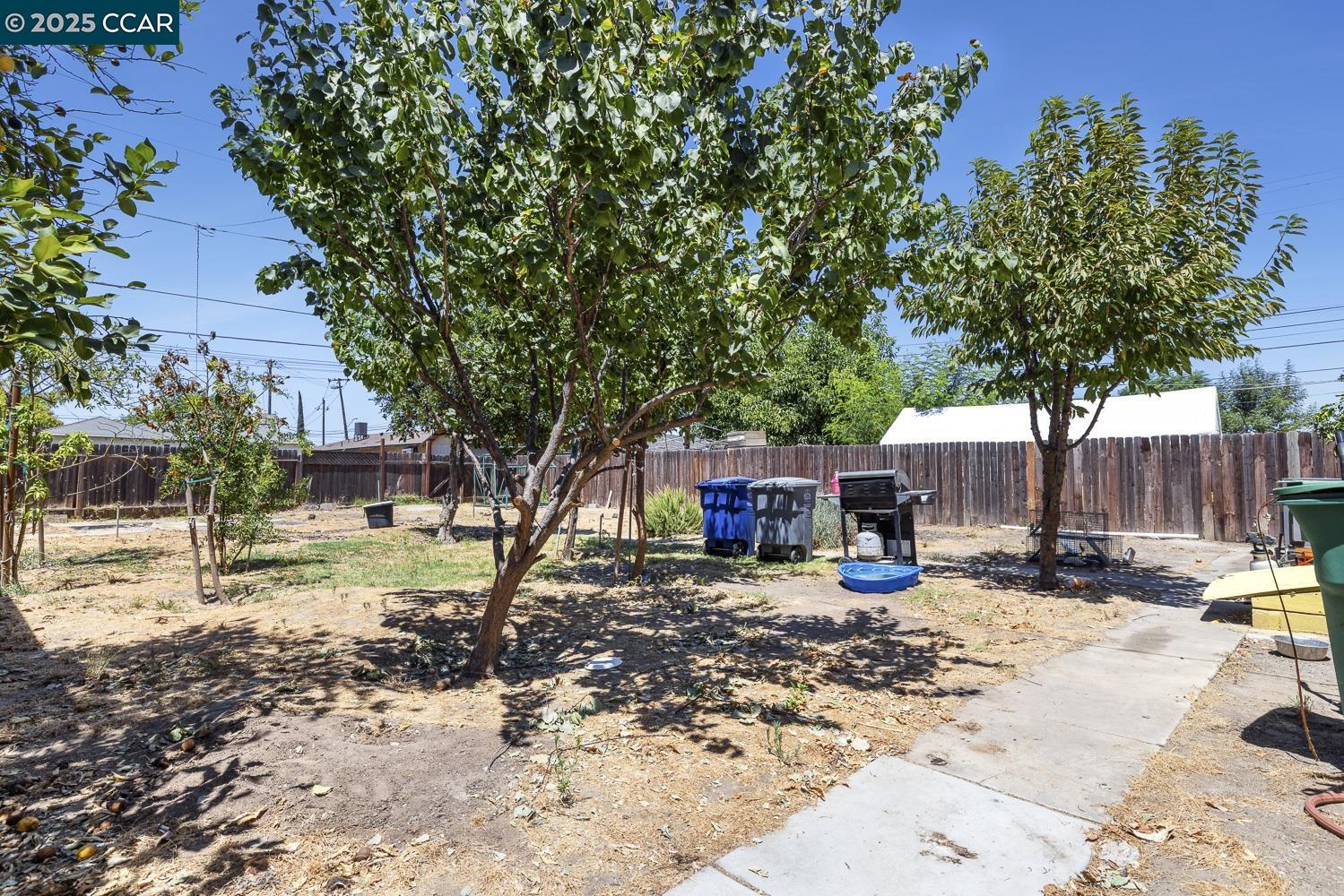 935 E Yosemite Ave, Madera, California 93638, 2 Bedrooms Bedrooms, 7 Rooms Rooms,1 BathroomBathrooms,Residential,For Sale,935 E Yosemite Ave,41106248