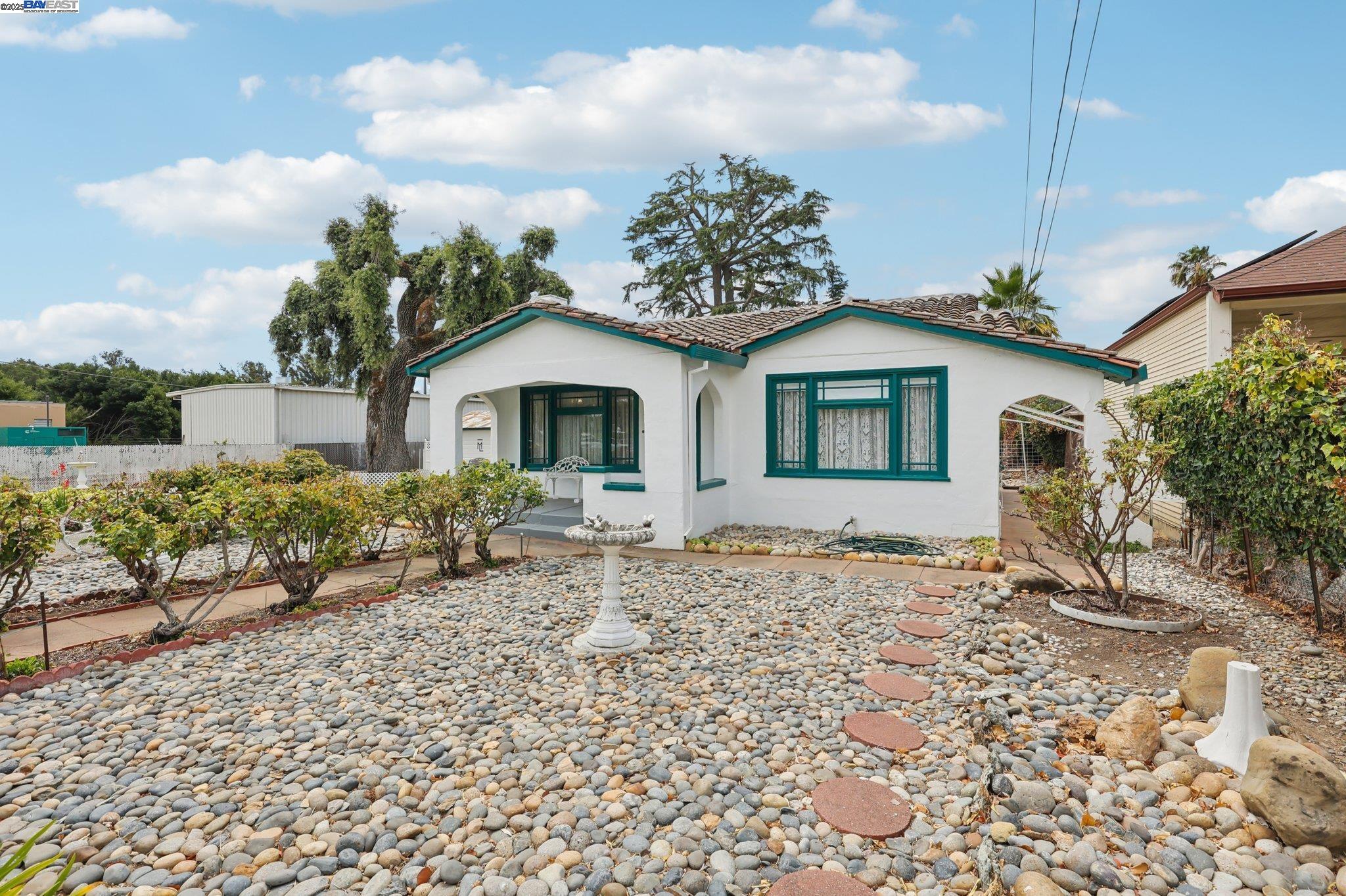 11768 Main St, Sunol, California 94586, 2 Bedrooms Bedrooms, 6 Rooms Rooms,1 BathroomBathrooms,Residential,For Sale,11768 Main St,41106250
