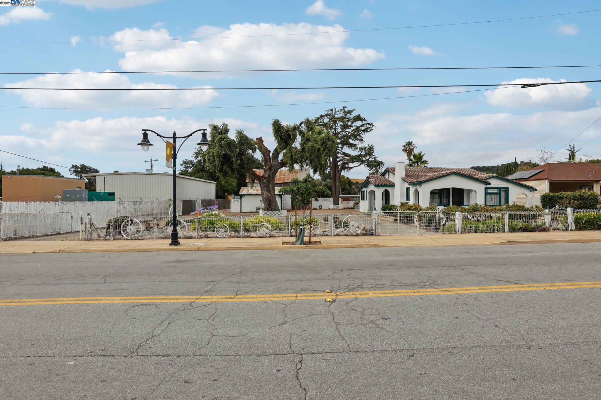 11768 Main St, Sunol, California 94586, 2 Bedrooms Bedrooms, 6 Rooms Rooms,1 BathroomBathrooms,Residential,For Sale,11768 Main St,41106250