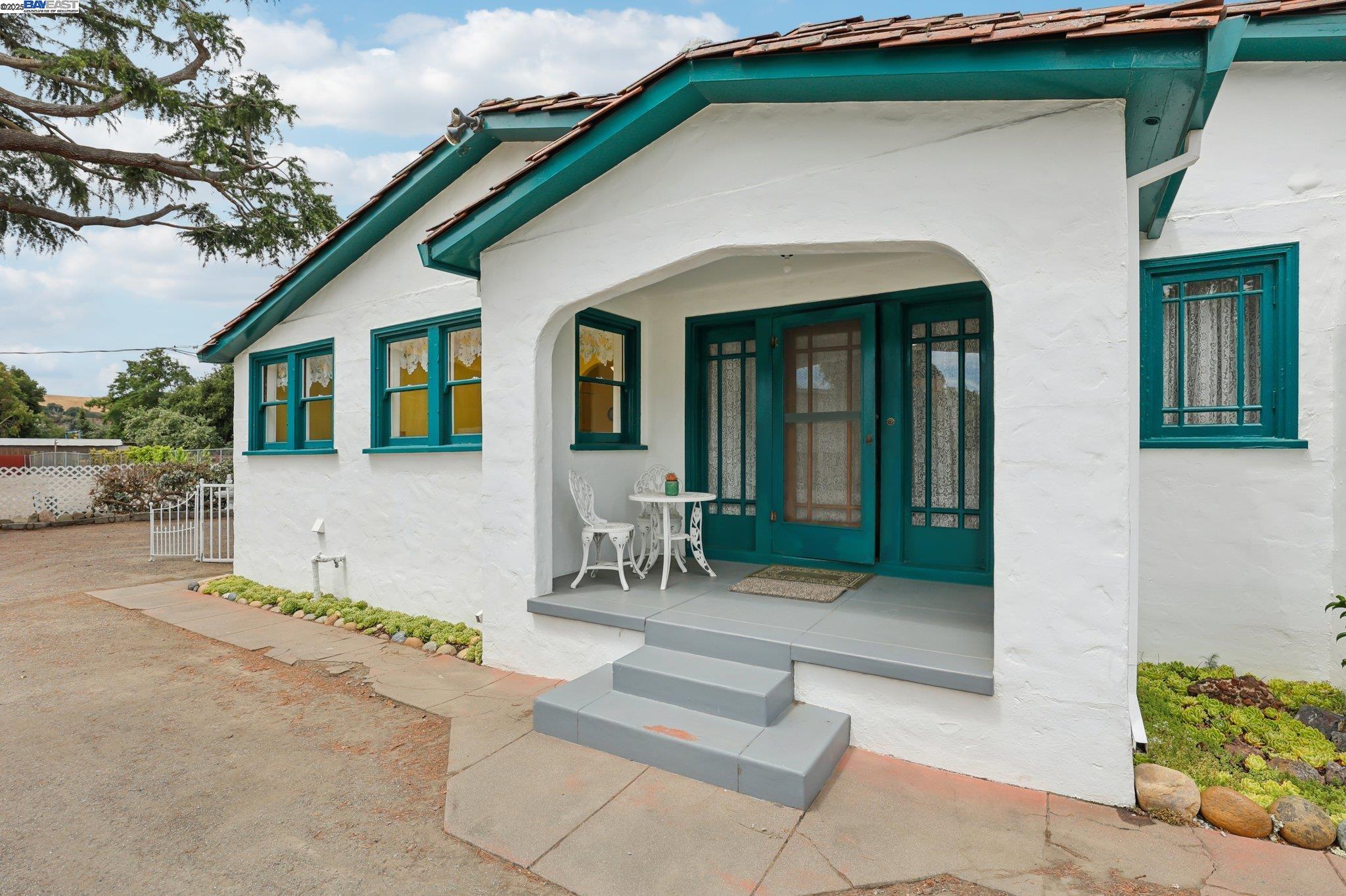 11768 Main St, Sunol, California 94586, 2 Bedrooms Bedrooms, 6 Rooms Rooms,1 BathroomBathrooms,Residential,For Sale,11768 Main St,41106250