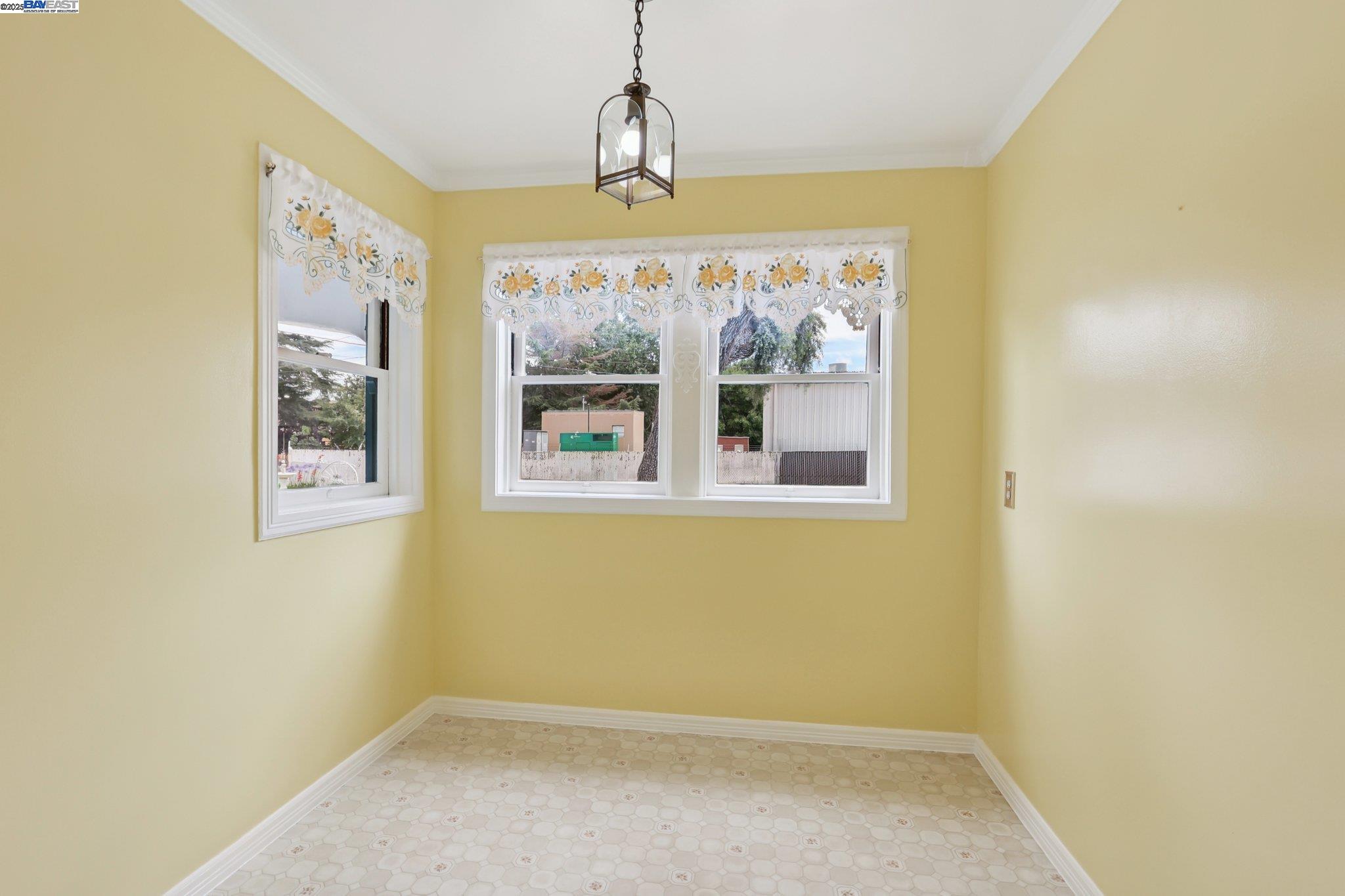 11768 Main St, Sunol, California 94586, 2 Bedrooms Bedrooms, 6 Rooms Rooms,1 BathroomBathrooms,Residential,For Sale,11768 Main St,41106250