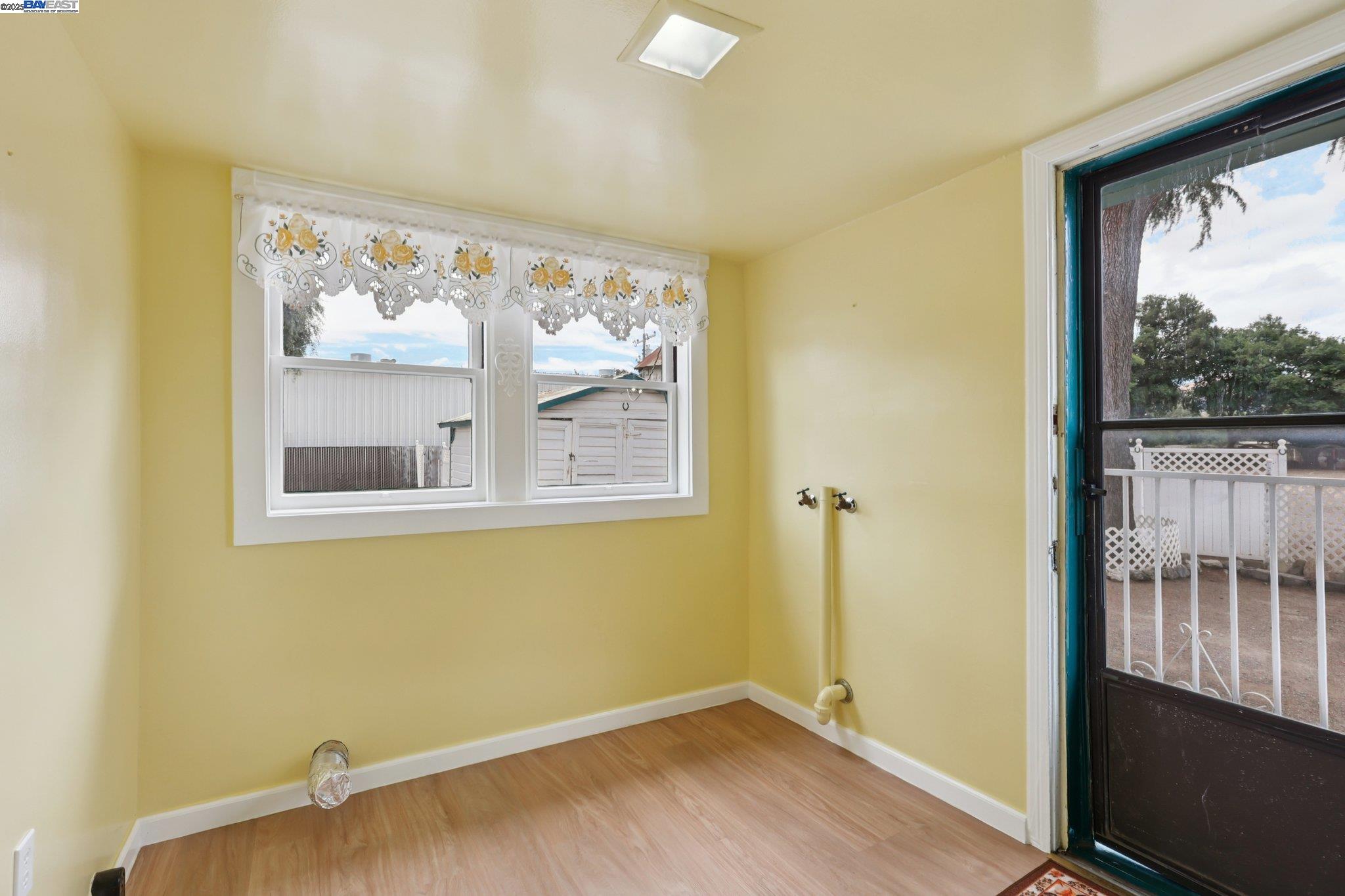 11768 Main St, Sunol, California 94586, 2 Bedrooms Bedrooms, 6 Rooms Rooms,1 BathroomBathrooms,Residential,For Sale,11768 Main St,41106250
