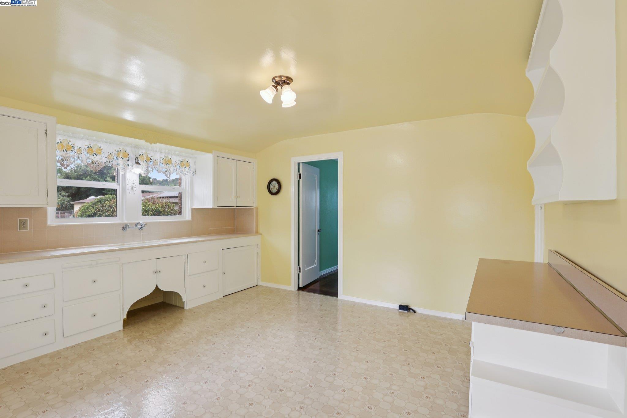 11768 Main St, Sunol, California 94586, 2 Bedrooms Bedrooms, 6 Rooms Rooms,1 BathroomBathrooms,Residential,For Sale,11768 Main St,41106250