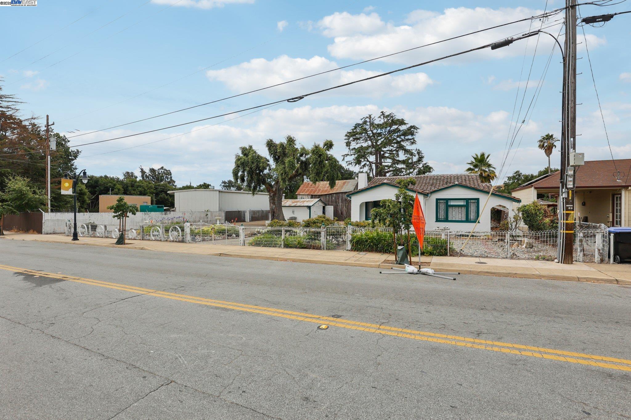 11768 Main St, Sunol, California 94586, 2 Bedrooms Bedrooms, 6 Rooms Rooms,1 BathroomBathrooms,Residential,For Sale,11768 Main St,41106250