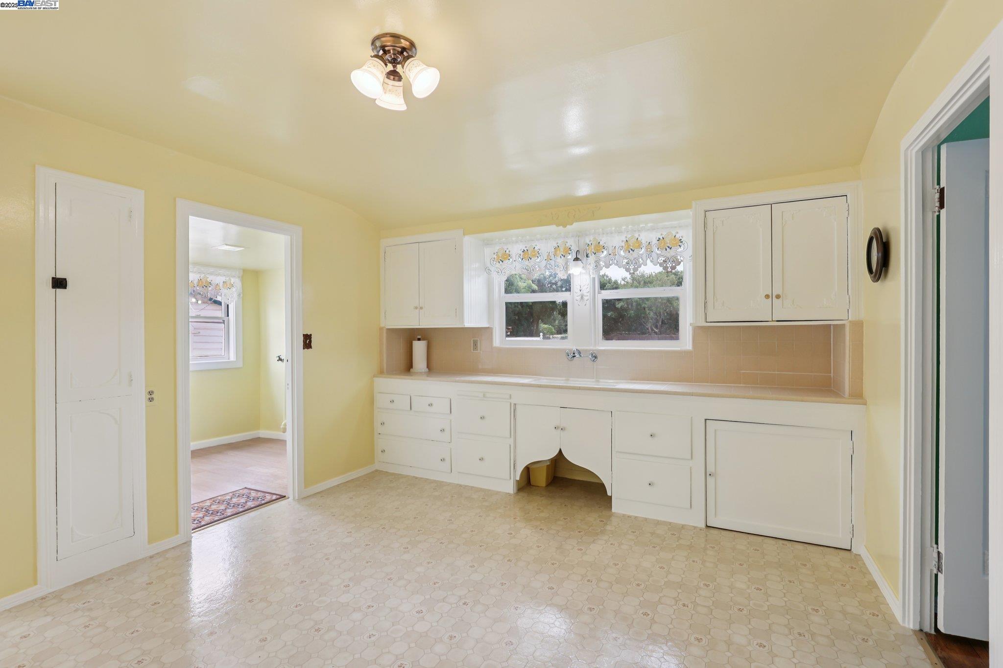 11768 Main St, Sunol, California 94586, 2 Bedrooms Bedrooms, 6 Rooms Rooms,1 BathroomBathrooms,Residential,For Sale,11768 Main St,41106250