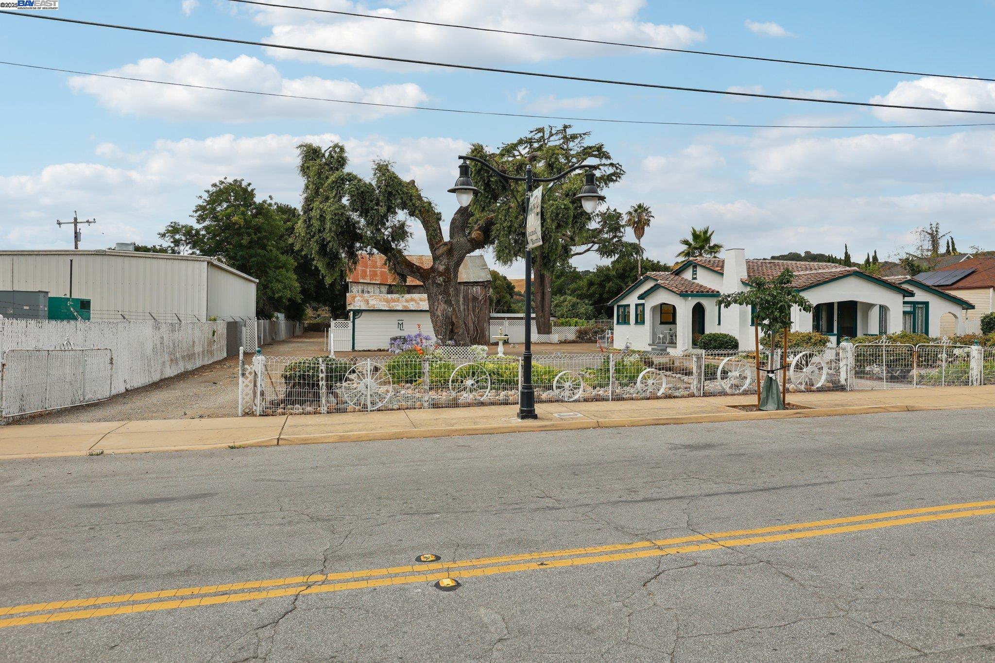 11768 Main St, Sunol, California 94586, 2 Bedrooms Bedrooms, 6 Rooms Rooms,1 BathroomBathrooms,Residential,For Sale,11768 Main St,41106250