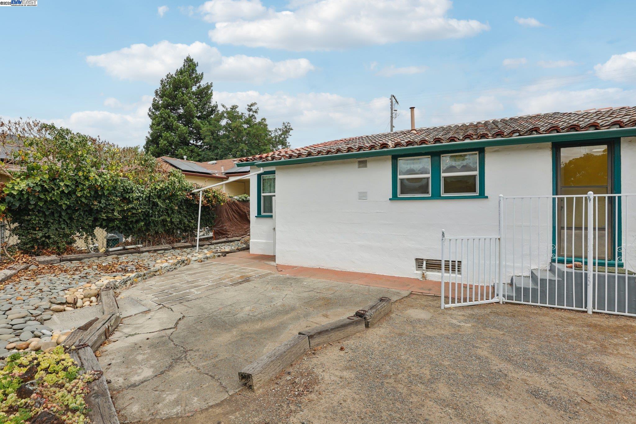 11768 Main St, Sunol, California 94586, 2 Bedrooms Bedrooms, 6 Rooms Rooms,1 BathroomBathrooms,Residential,For Sale,11768 Main St,41106250