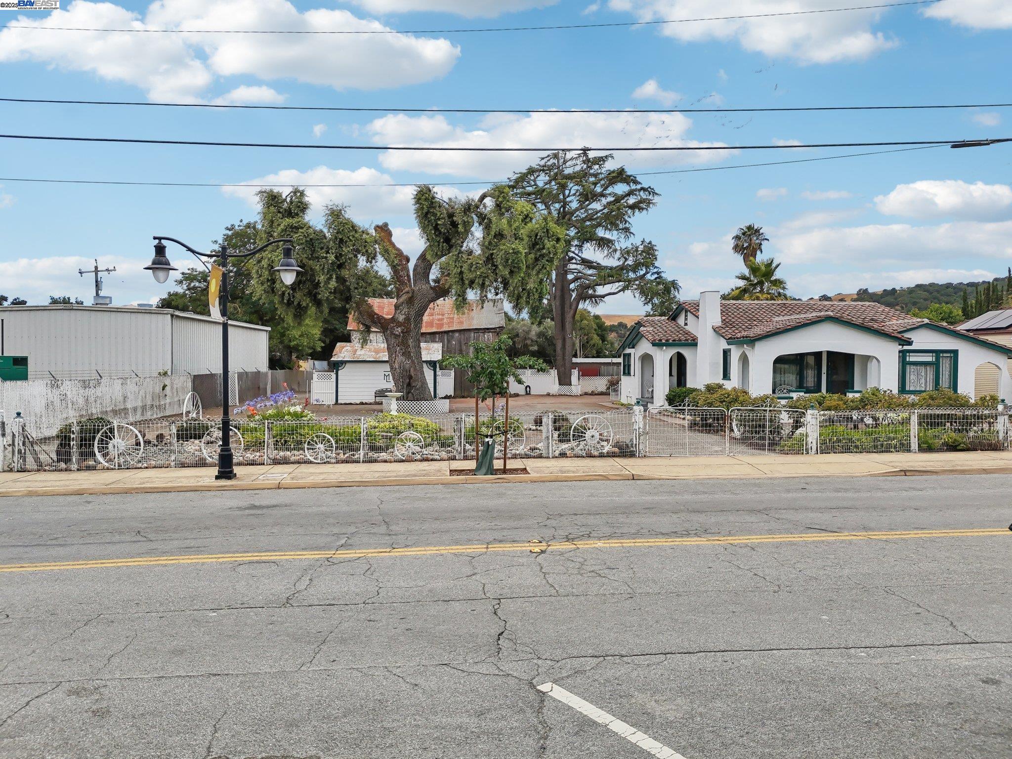 11768 Main St, Sunol, California 94586, 2 Bedrooms Bedrooms, 6 Rooms Rooms,1 BathroomBathrooms,Residential,For Sale,11768 Main St,41106250