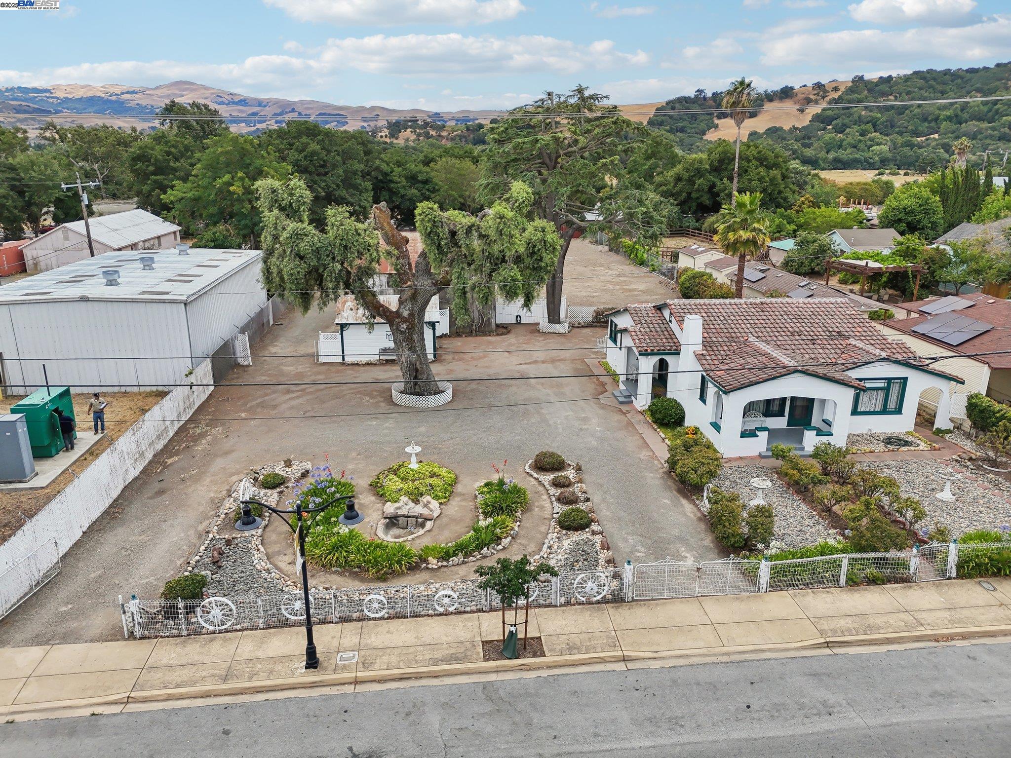 11768 Main St, Sunol, California 94586, 2 Bedrooms Bedrooms, 6 Rooms Rooms,1 BathroomBathrooms,Residential,For Sale,11768 Main St,41106250