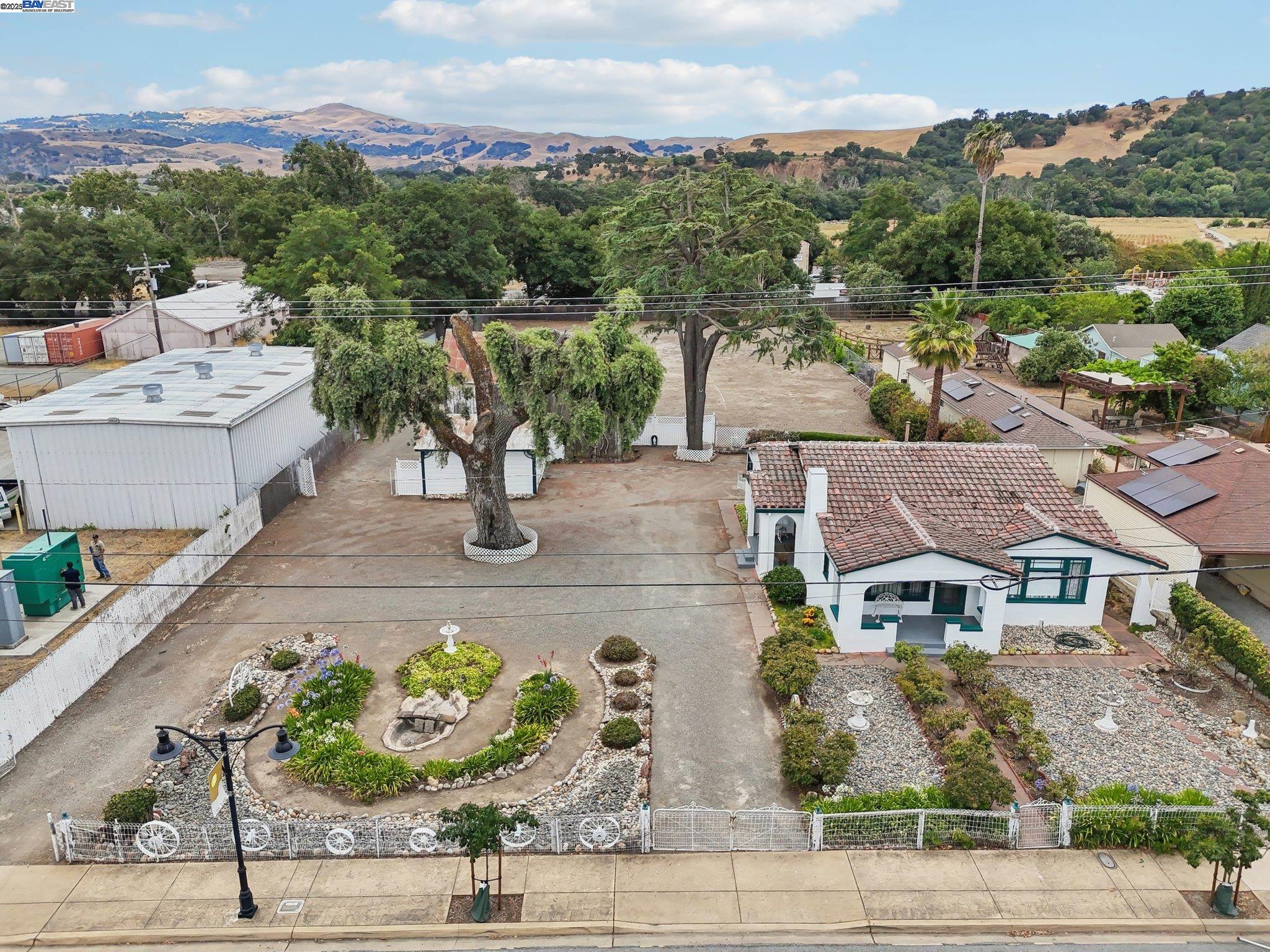 11768 Main St, Sunol, California 94586, 2 Bedrooms Bedrooms, 6 Rooms Rooms,1 BathroomBathrooms,Residential,For Sale,11768 Main St,41106250