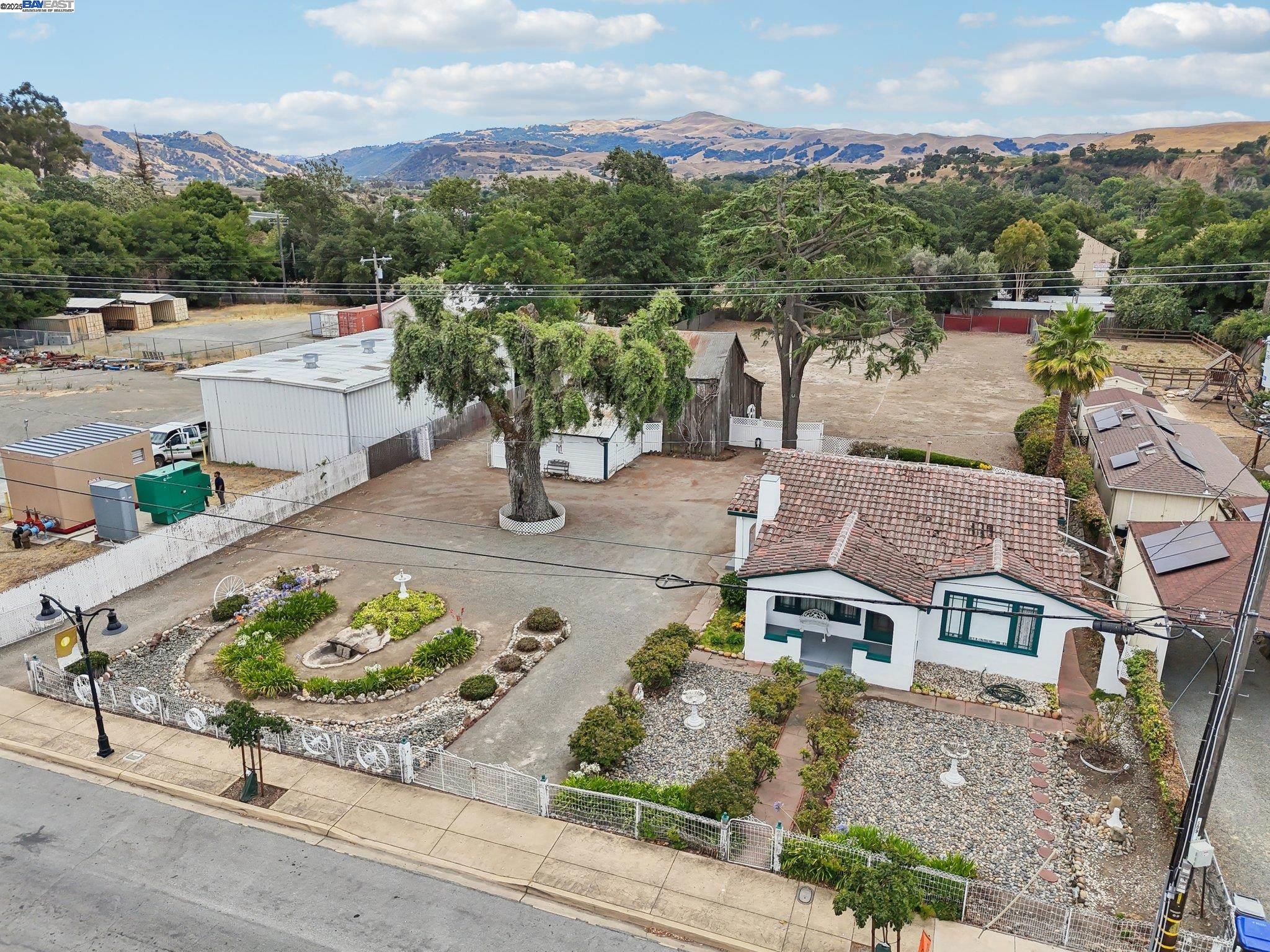 11768 Main St, Sunol, California 94586, 2 Bedrooms Bedrooms, 6 Rooms Rooms,1 BathroomBathrooms,Residential,For Sale,11768 Main St,41106250