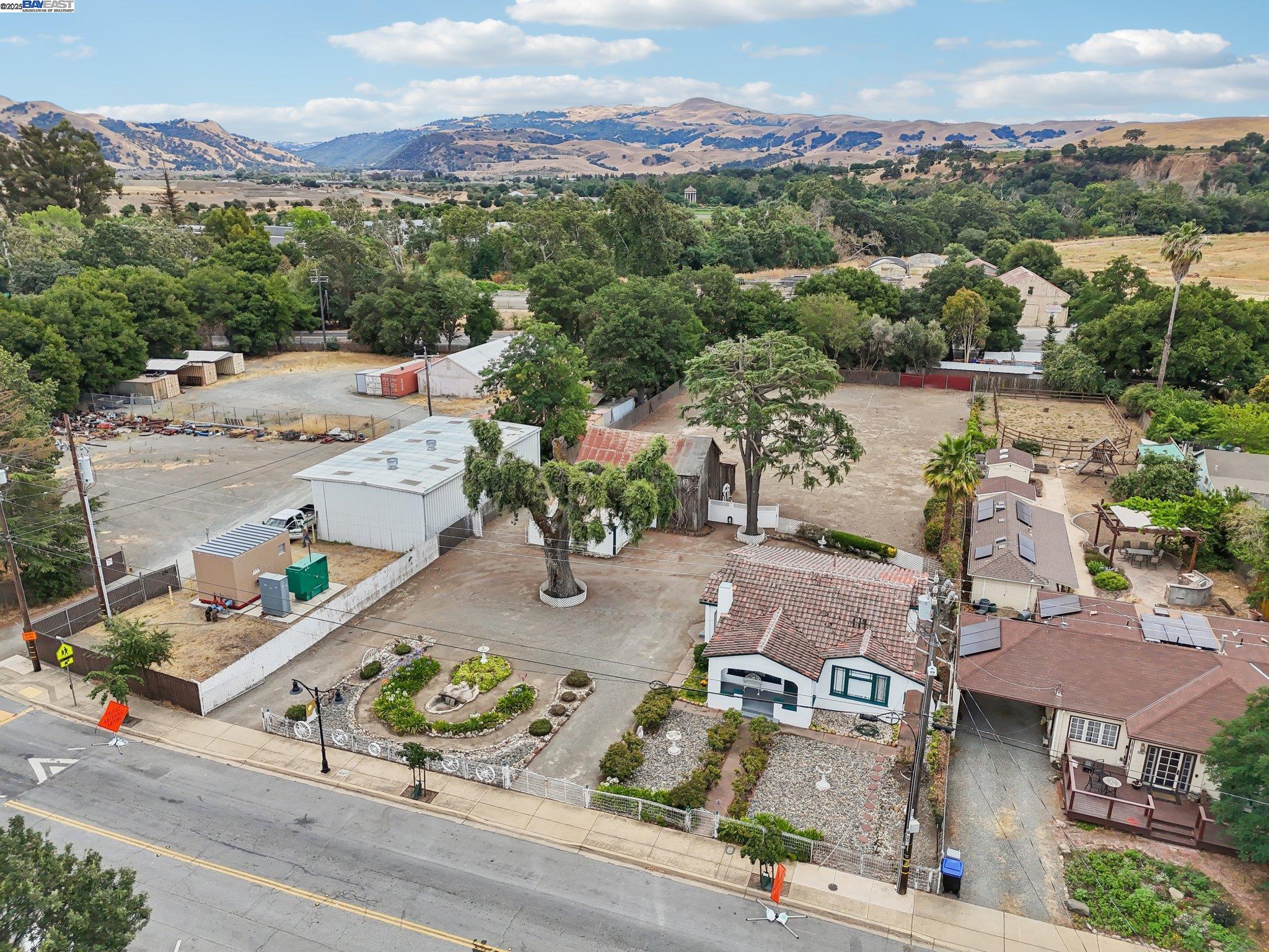 11768 Main St, Sunol, California 94586, 2 Bedrooms Bedrooms, 6 Rooms Rooms,1 BathroomBathrooms,Residential,For Sale,11768 Main St,41106250