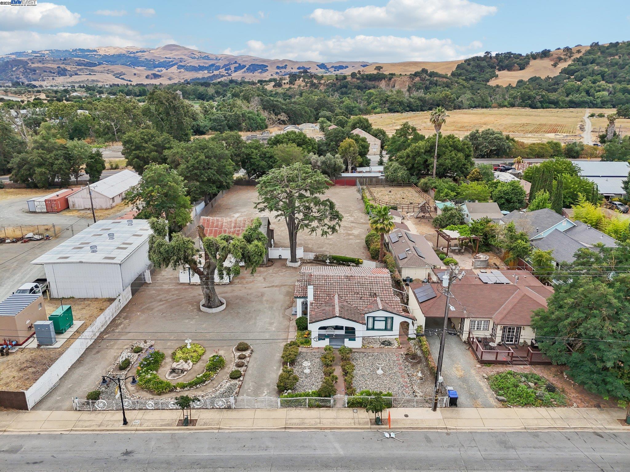 11768 Main St, Sunol, California 94586, 2 Bedrooms Bedrooms, 6 Rooms Rooms,1 BathroomBathrooms,Residential,For Sale,11768 Main St,41106250
