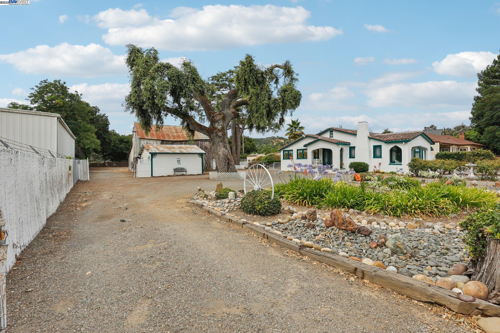 11768 Main St, Sunol, California 94586, 2 Bedrooms Bedrooms, 6 Rooms Rooms,1 BathroomBathrooms,Residential,For Sale,11768 Main St,41106250