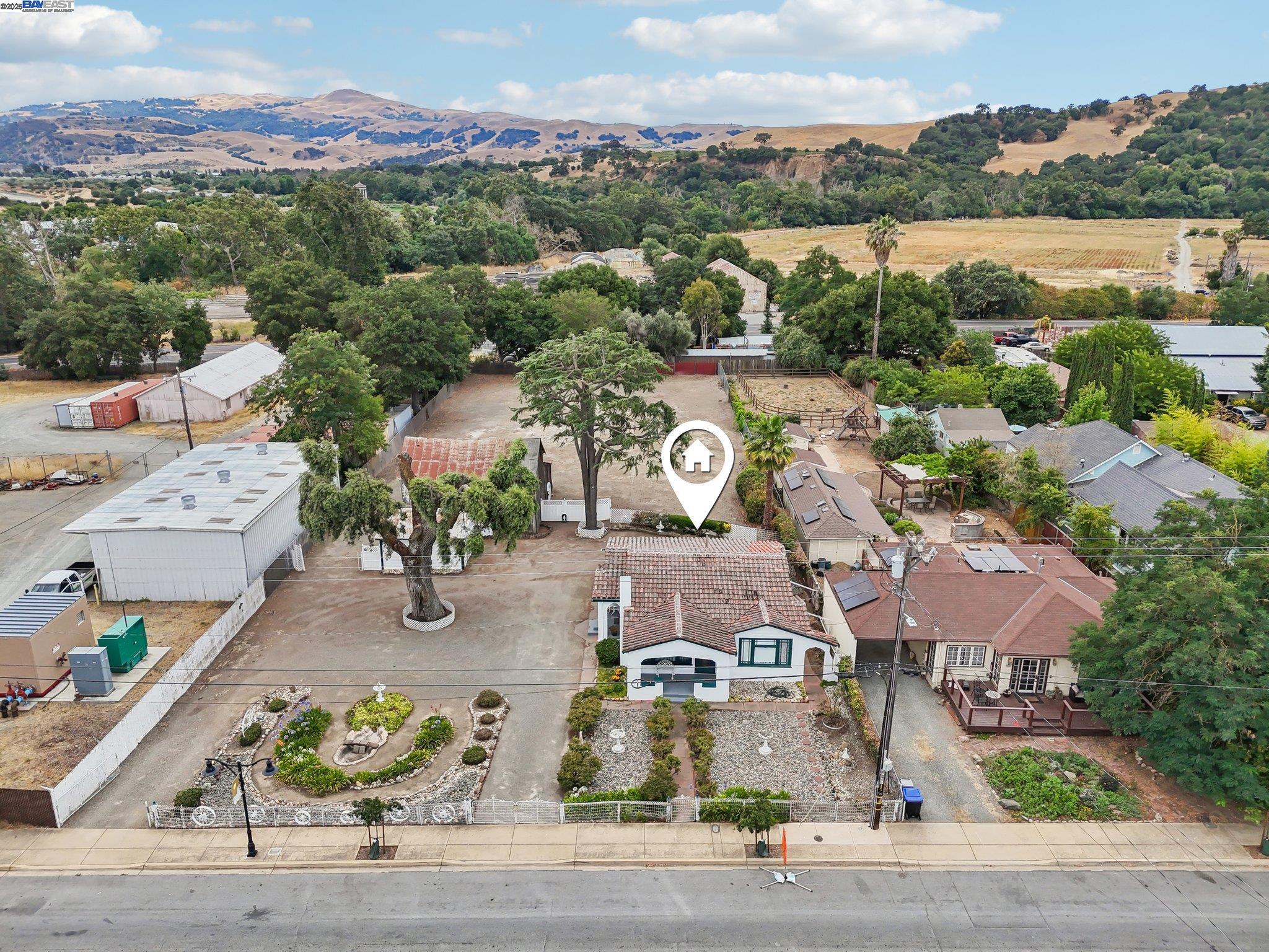 11768 Main St, Sunol, California 94586, 2 Bedrooms Bedrooms, 6 Rooms Rooms,1 BathroomBathrooms,Residential,For Sale,11768 Main St,41106250