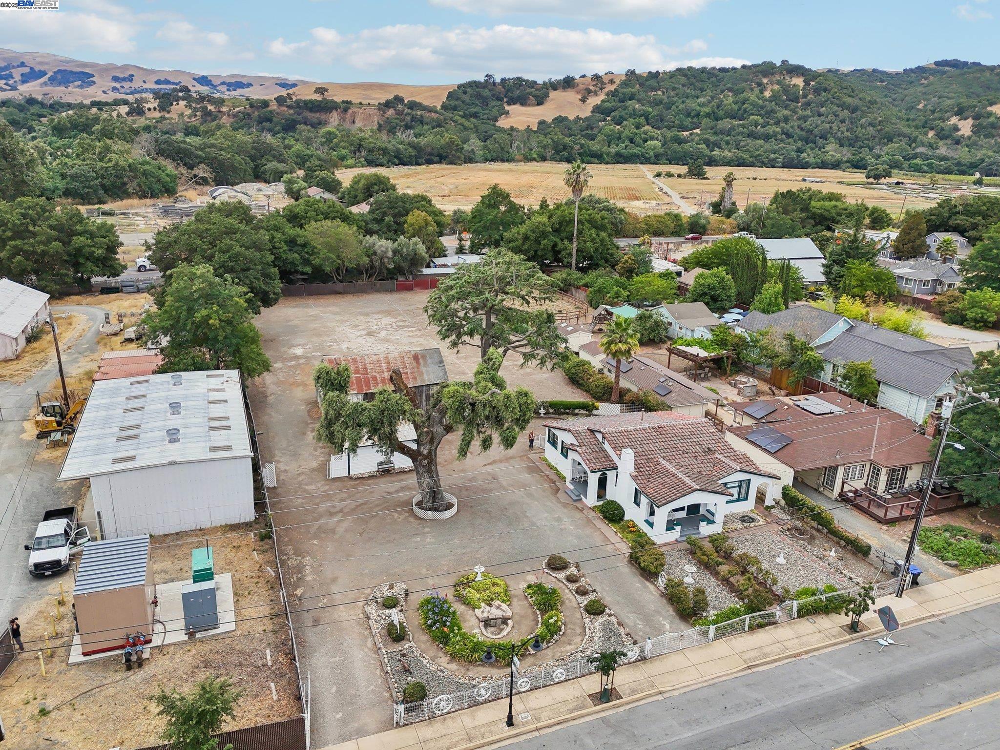 11768 Main St, Sunol, California 94586, 2 Bedrooms Bedrooms, 6 Rooms Rooms,1 BathroomBathrooms,Residential,For Sale,11768 Main St,41106250