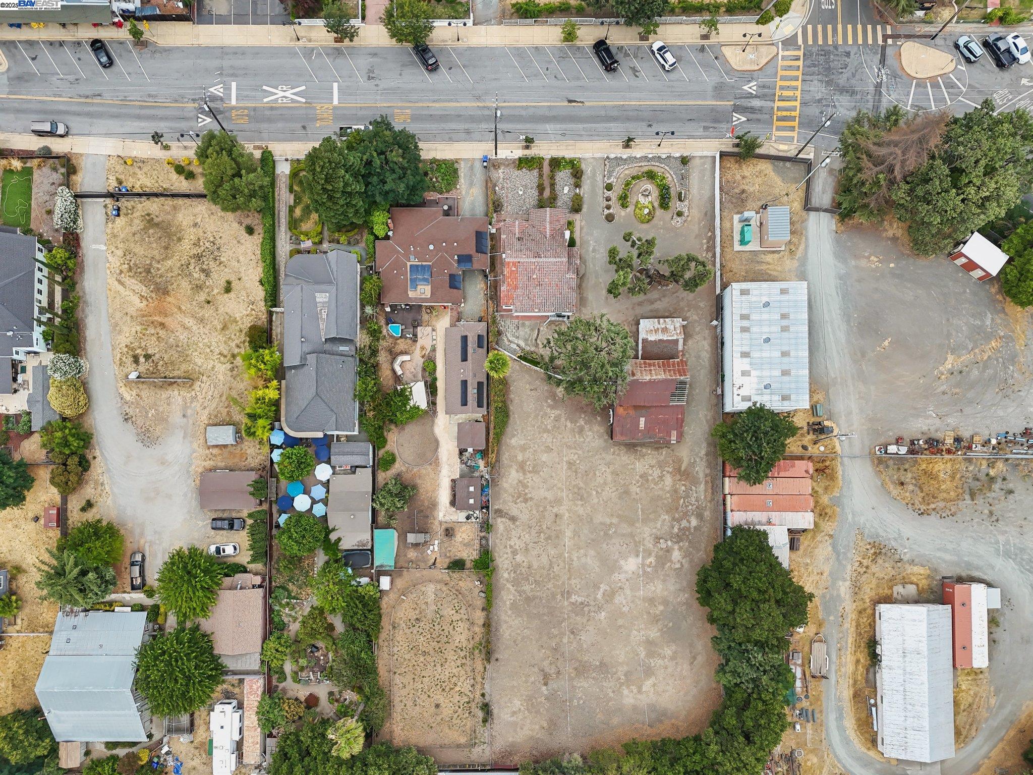 11768 Main St, Sunol, California 94586, 2 Bedrooms Bedrooms, 6 Rooms Rooms,1 BathroomBathrooms,Residential,For Sale,11768 Main St,41106250