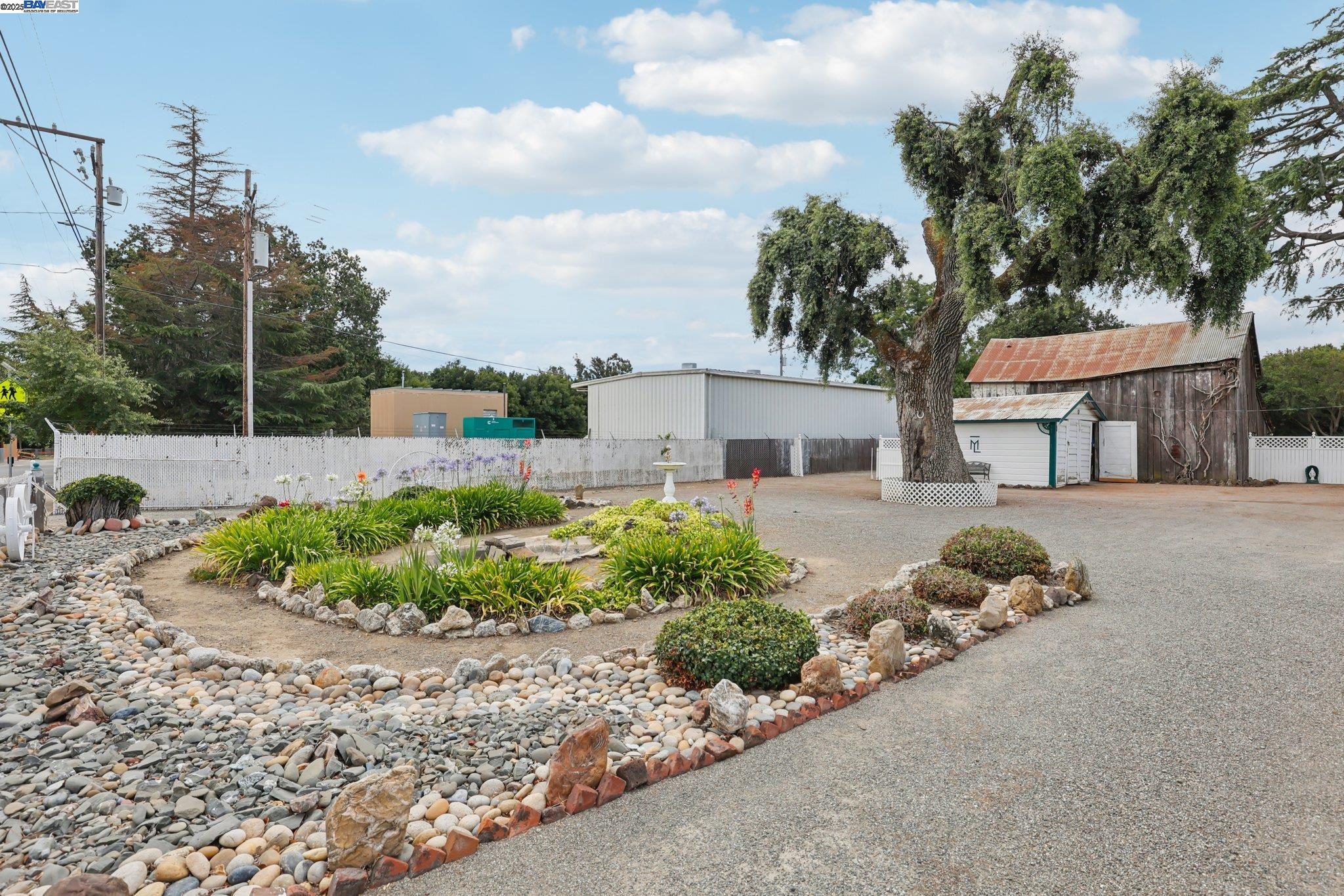 11768 Main St, Sunol, California 94586, 2 Bedrooms Bedrooms, 6 Rooms Rooms,1 BathroomBathrooms,Residential,For Sale,11768 Main St,41106250