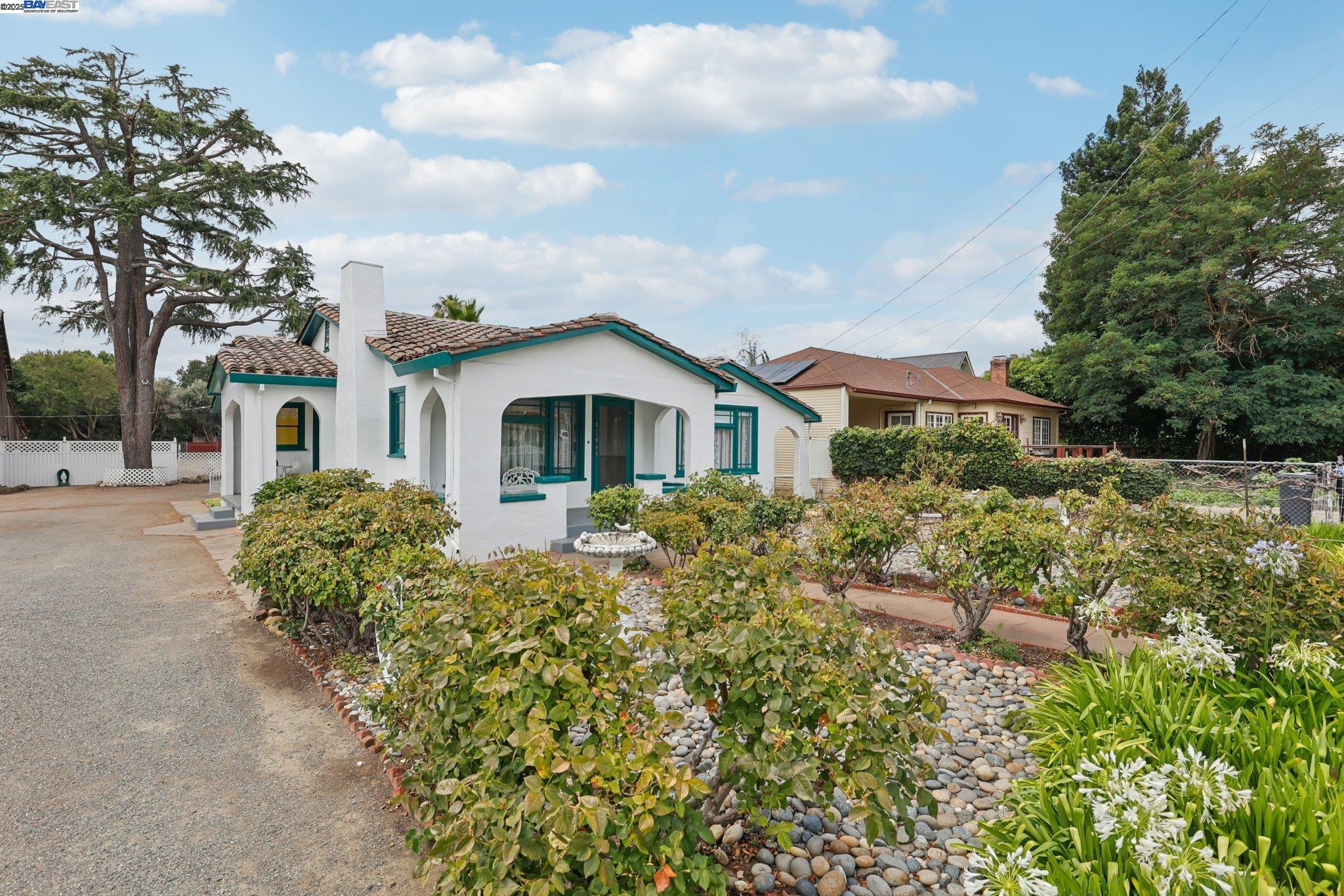 11768 Main St, Sunol, California 94586, 2 Bedrooms Bedrooms, 6 Rooms Rooms,1 BathroomBathrooms,Residential,For Sale,11768 Main St,41106250
