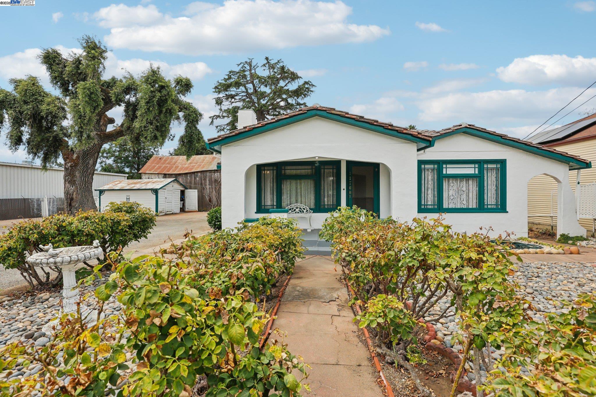 11768 Main St, Sunol, California 94586, 2 Bedrooms Bedrooms, 6 Rooms Rooms,1 BathroomBathrooms,Residential,For Sale,11768 Main St,41106250