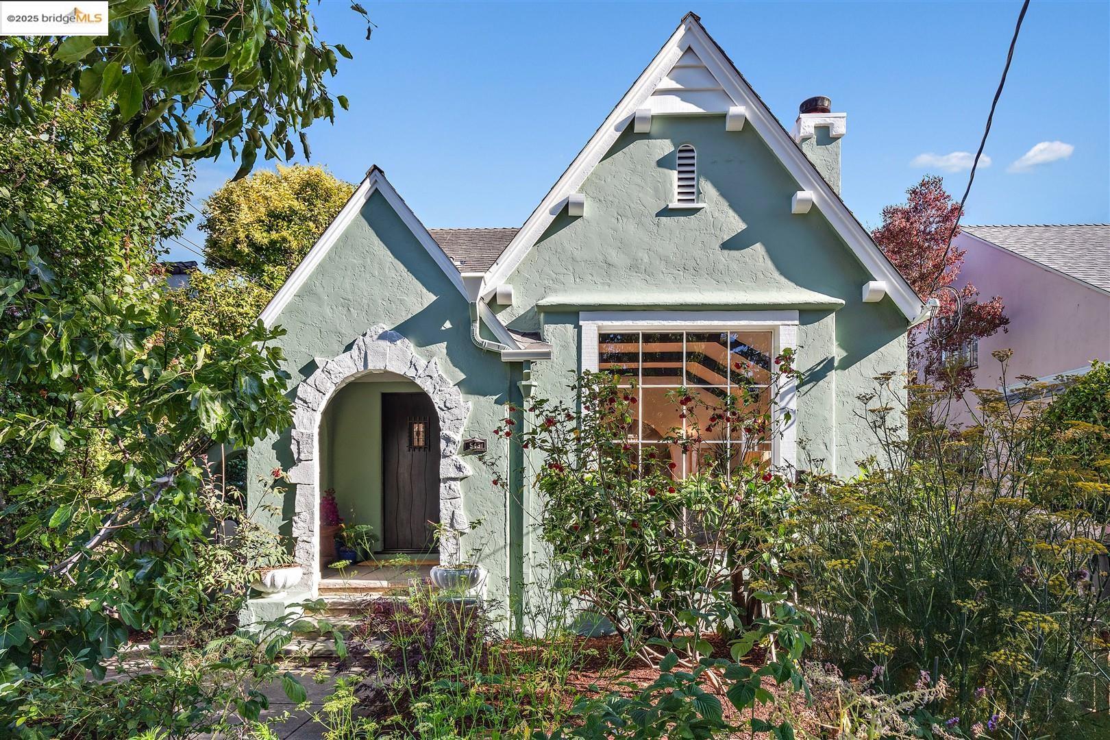 543 58Th St, Oakland, California 94609, 3 Bedrooms Bedrooms, 6 Rooms Rooms,1 BathroomBathrooms,Residential,For Sale,543 58Th St,41106254