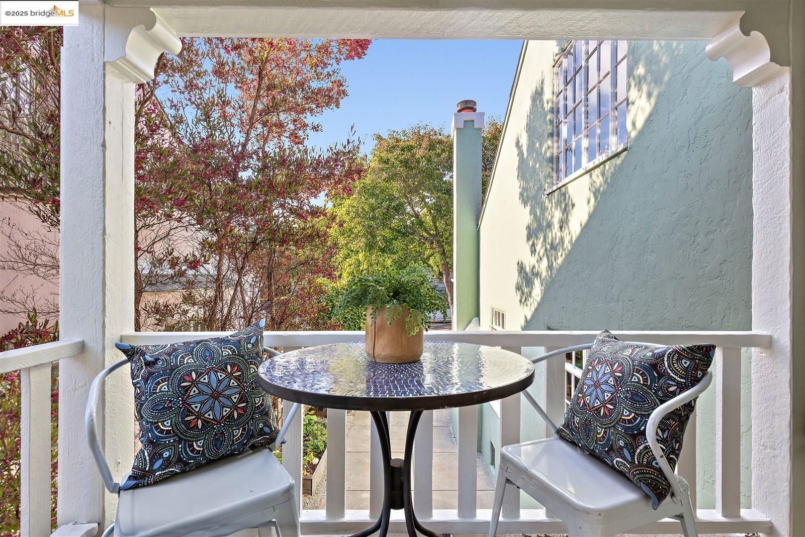 543 58Th St, Oakland, California 94609, 3 Bedrooms Bedrooms, 6 Rooms Rooms,1 BathroomBathrooms,Residential,For Sale,543 58Th St,41106254