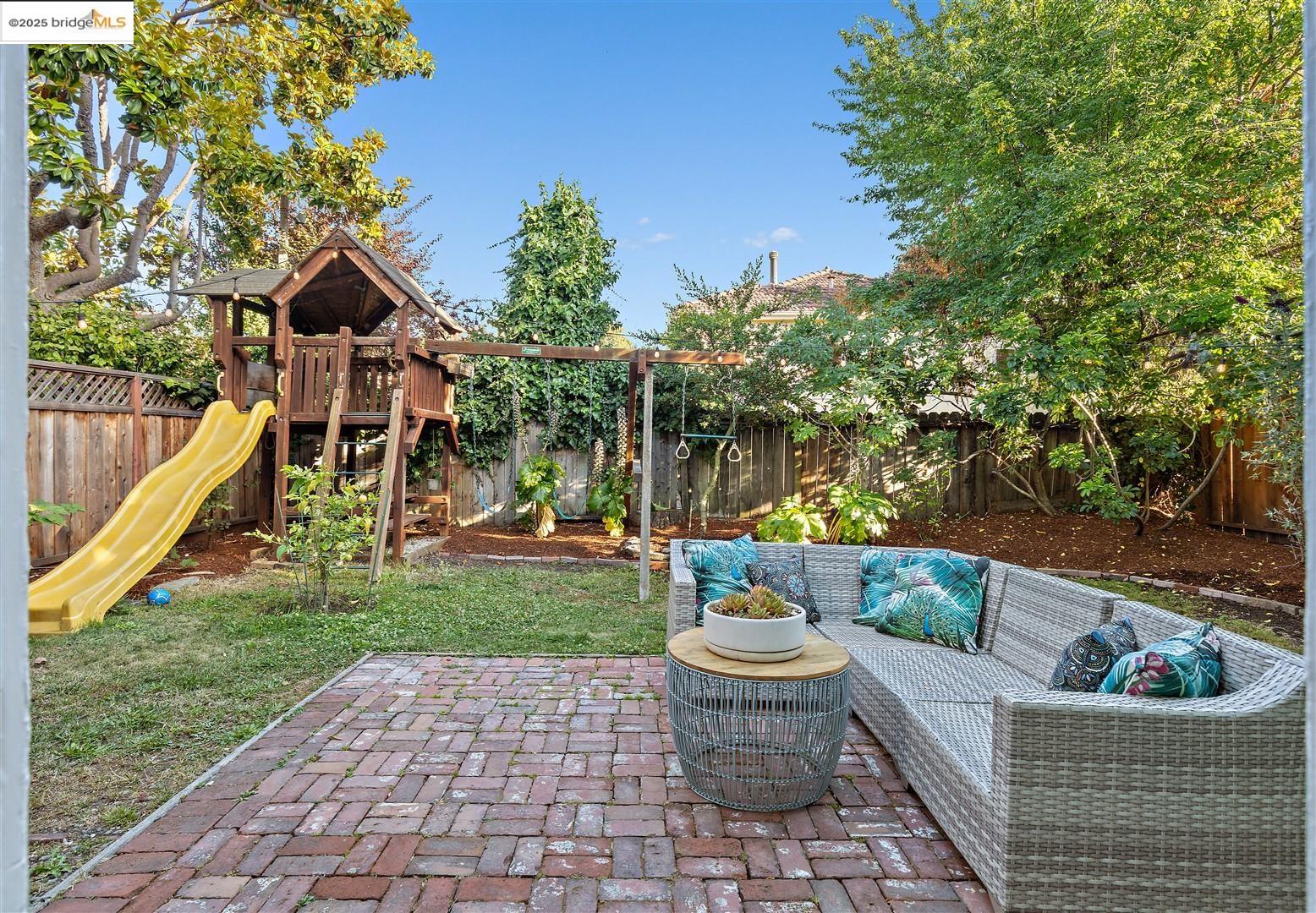 543 58Th St, Oakland, California 94609, 3 Bedrooms Bedrooms, 6 Rooms Rooms,1 BathroomBathrooms,Residential,For Sale,543 58Th St,41106254